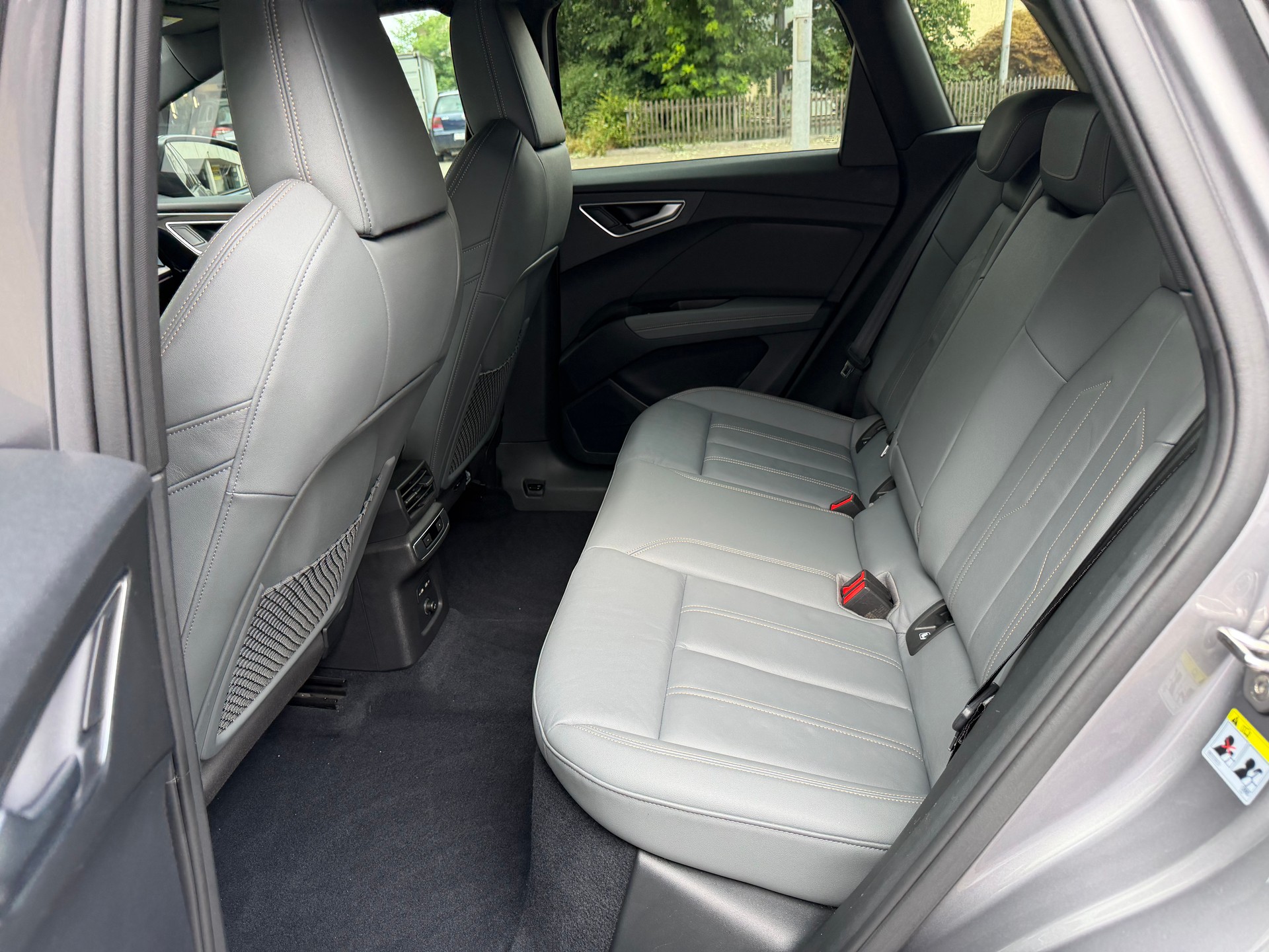 AUDI Q4 e-tron 50 quattro-image-12