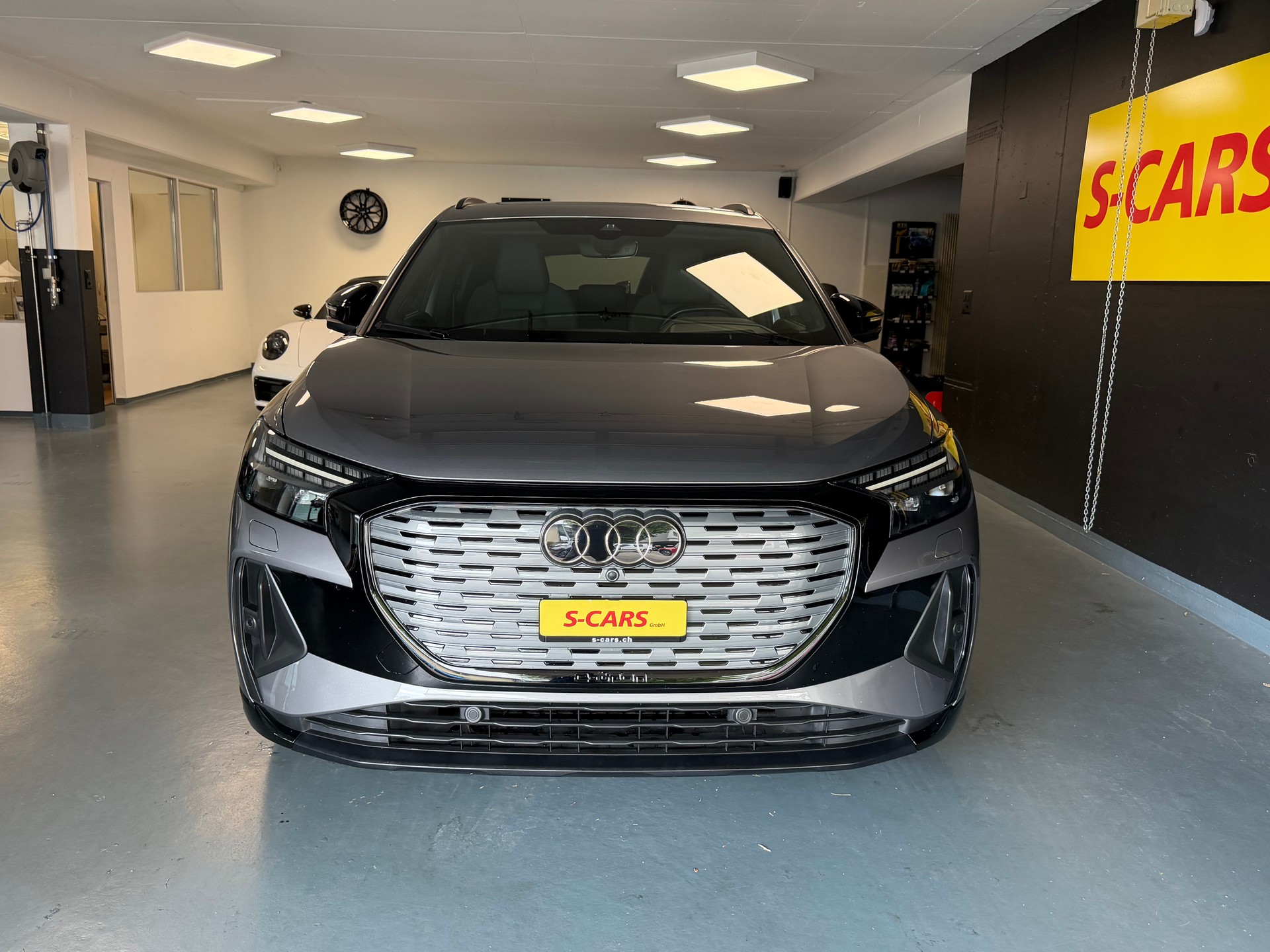 AUDI Q4 e-tron 50 quattro-image-10
