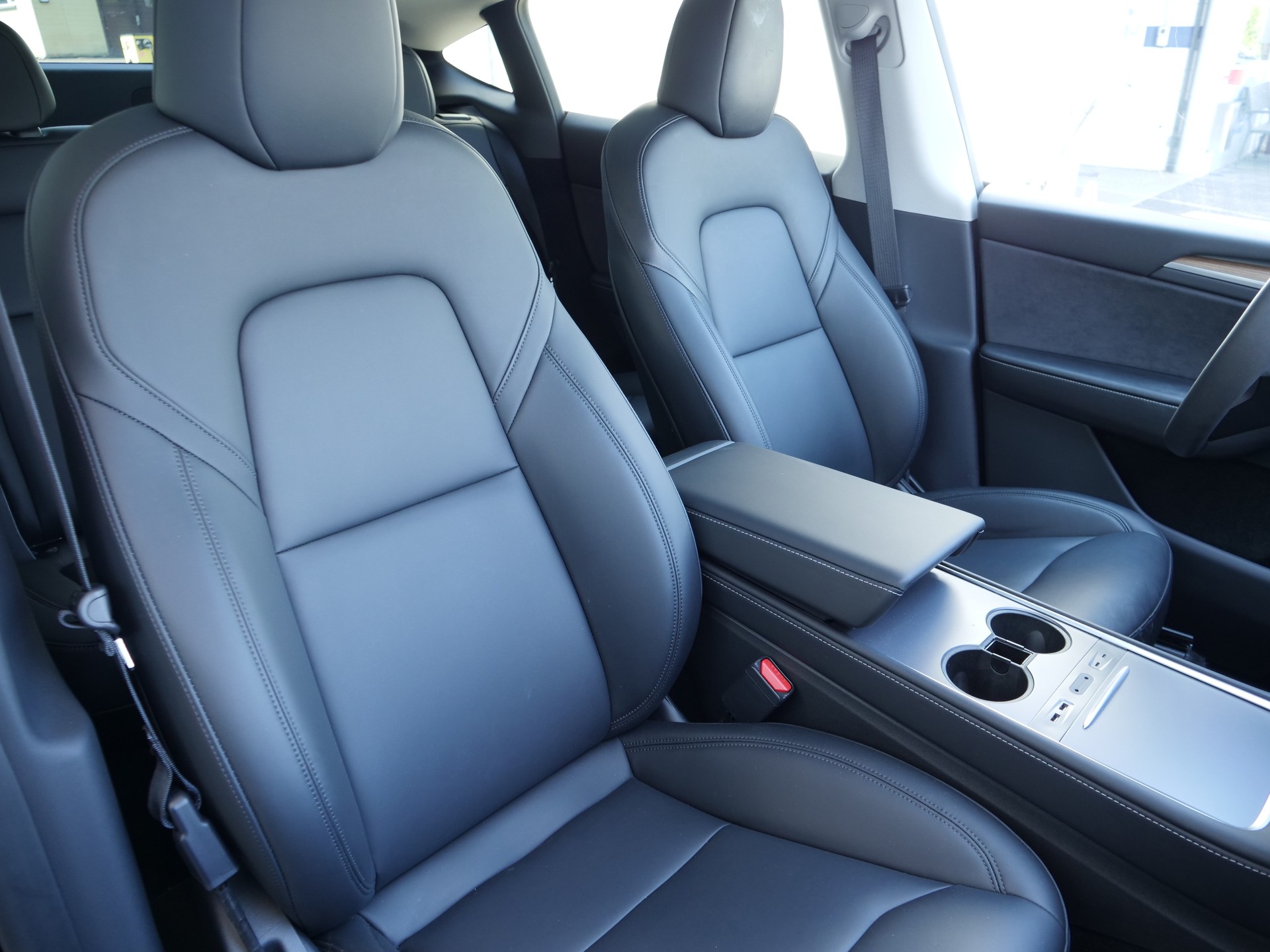 TESLA Model Y RWD-image-10