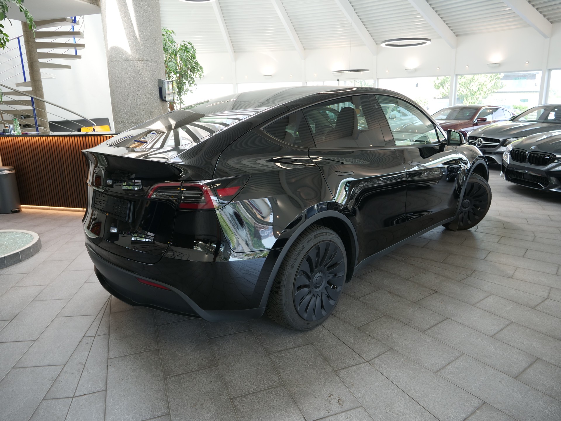 TESLA Model Y RWD-image-1
