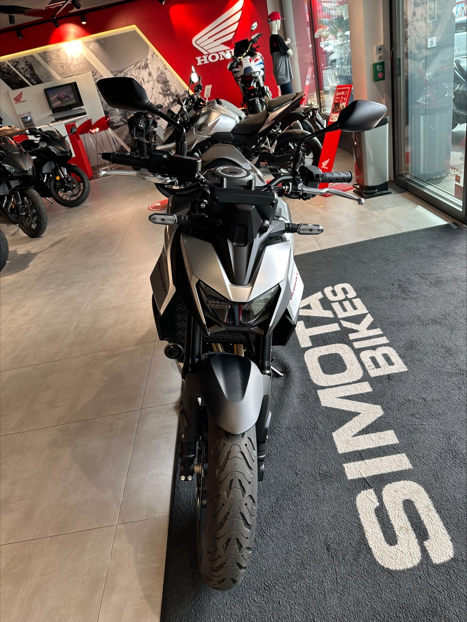HONDA CB 750 Hornet E-Clutch-showroom-element-2
