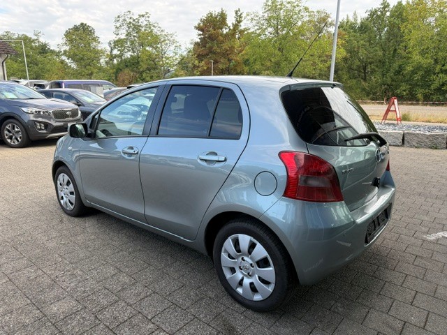 TOYOTA Yaris 1.3-showroom-element-3
