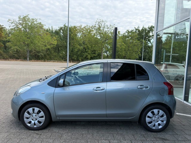 TOYOTA Yaris 1.3-showroom-element-2