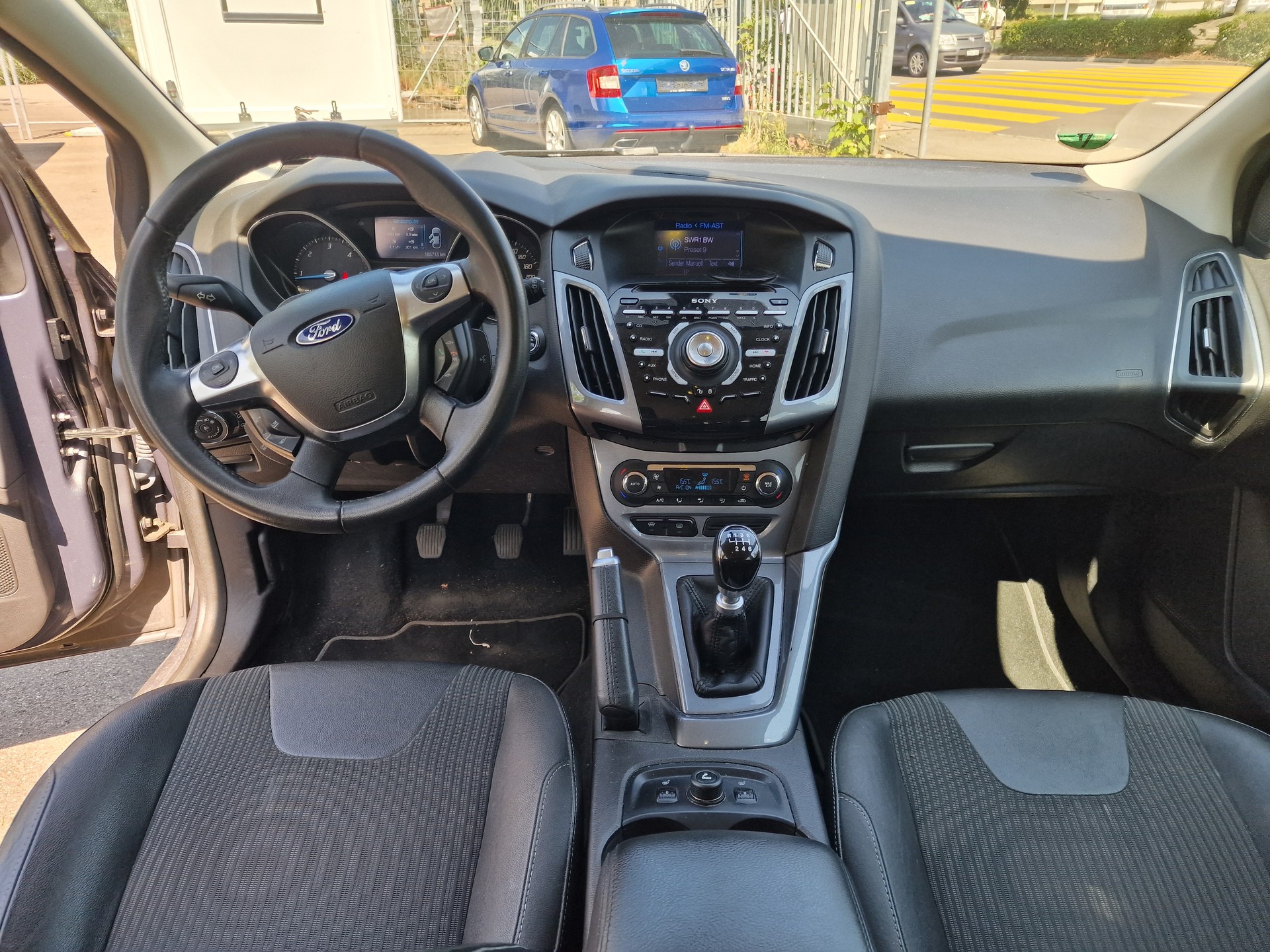 FORD Focus 2.0 TDCi Titanium-image-10