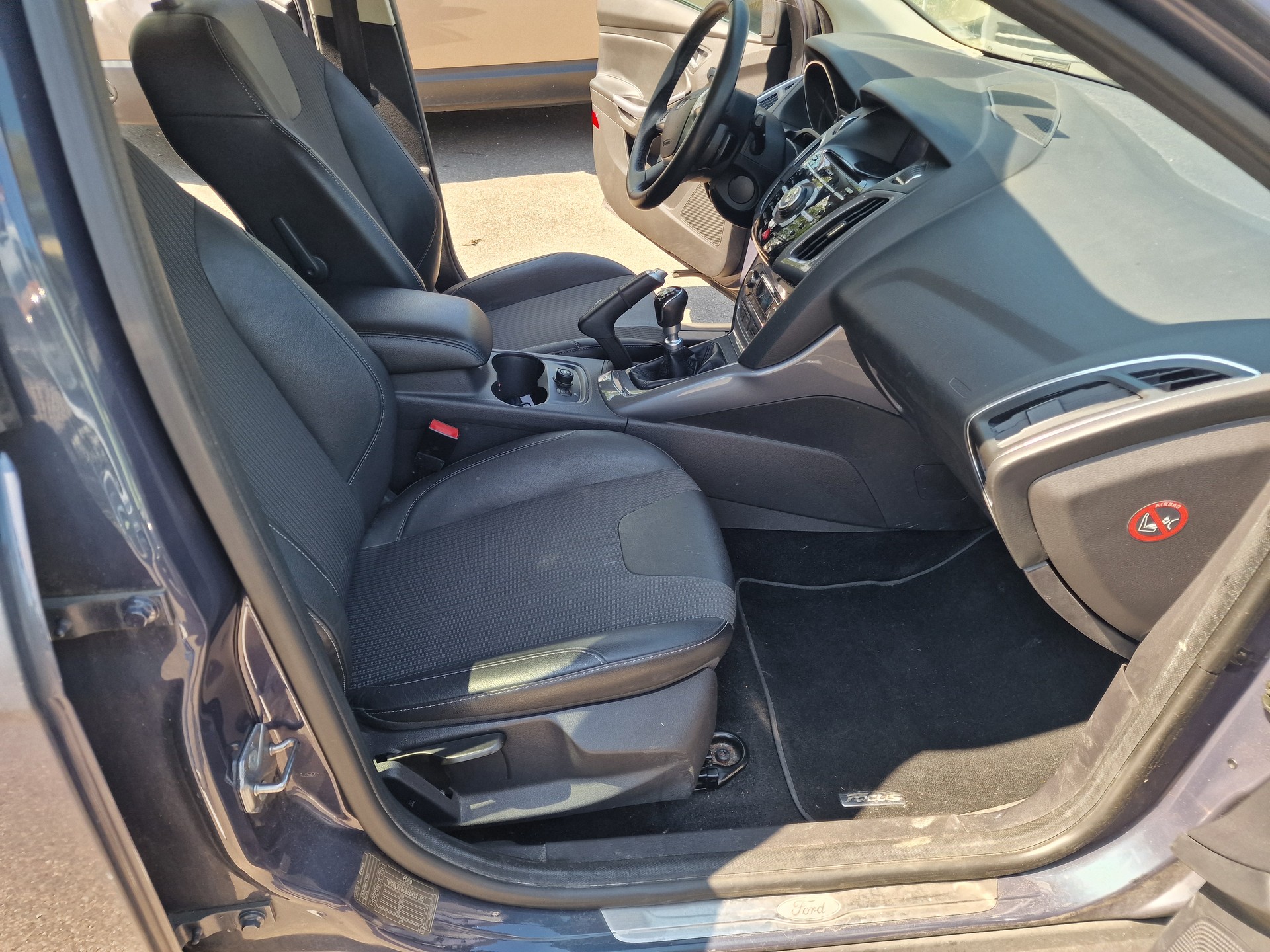 FORD Focus 2.0 TDCi Titanium-image-11