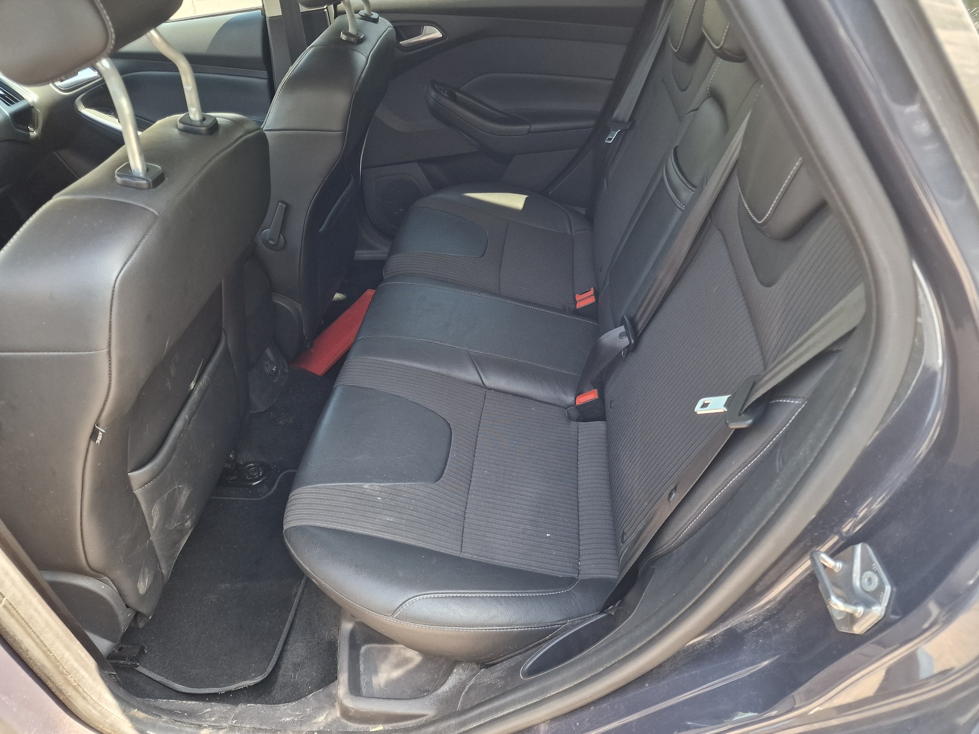 FORD Focus 2.0 TDCi Titanium-image-9