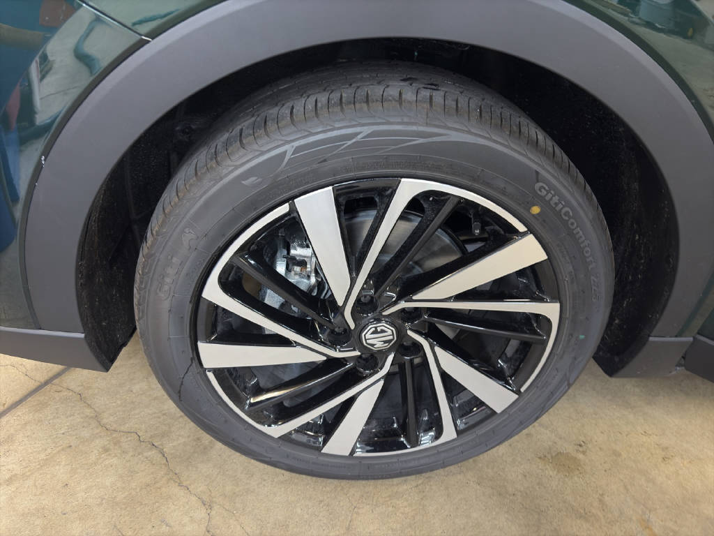 MG ZS 1.5 Hybrid+ Luxury-image-9