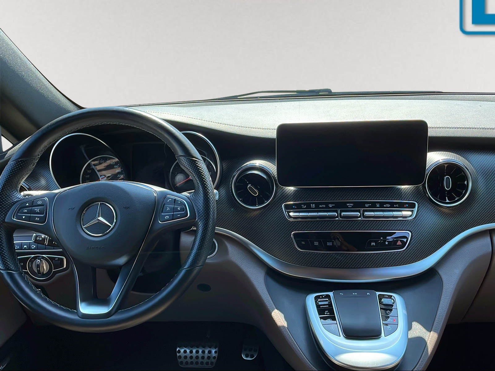 MERCEDES-BENZ V 300 d lang Avantgarde 4Matic 9G-Tronic-image-5