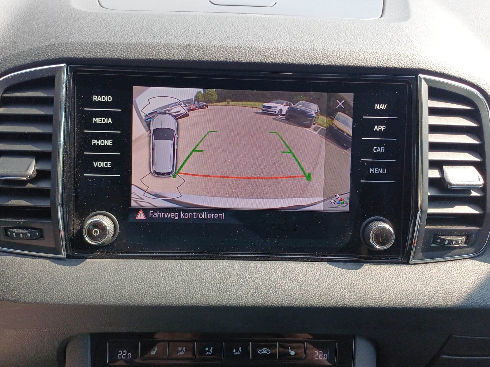 SKODA Karoq 1.5 TSI Ambition DSG-image-13