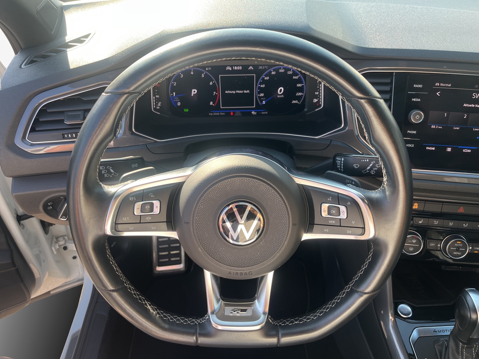 VW T-Roc 2.0 TSI Sport Selection DSG 4Motion-image-9