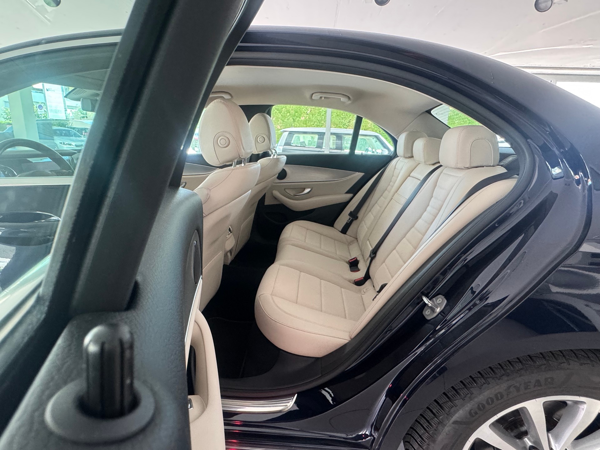 MERCEDES-BENZ E 220 d Exclusive 9G-Tronic-image-12
