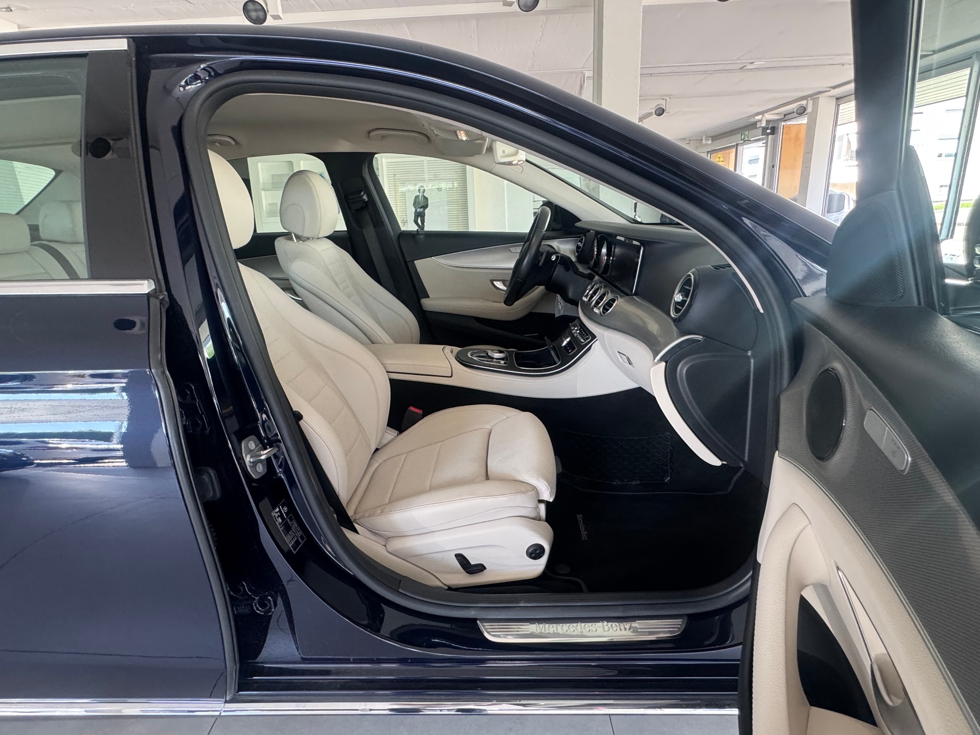 MERCEDES-BENZ E 220 d Exclusive 9G-Tronic-image-11