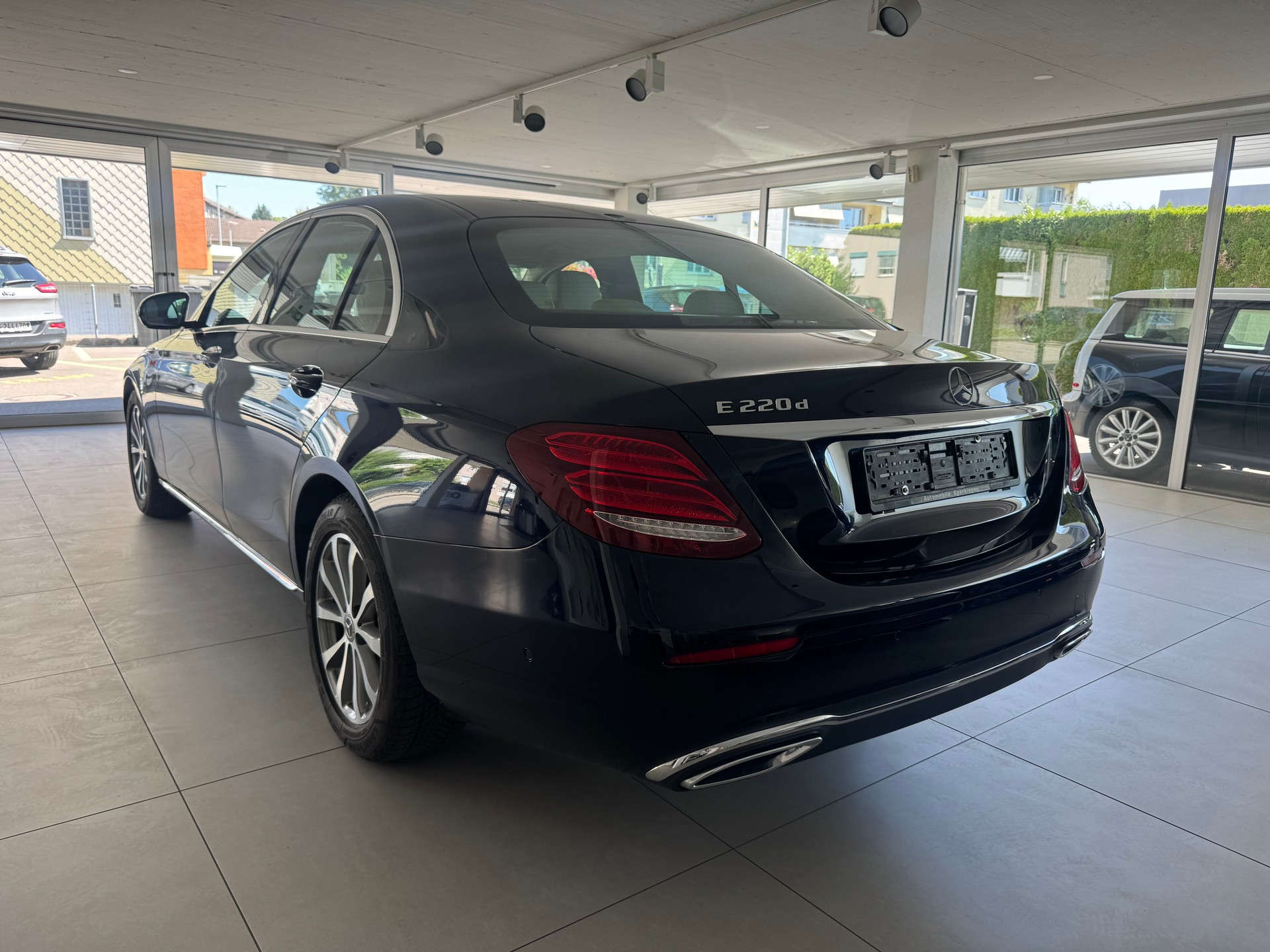 MERCEDES-BENZ E 220 d Exclusive 9G-Tronic-image-6
