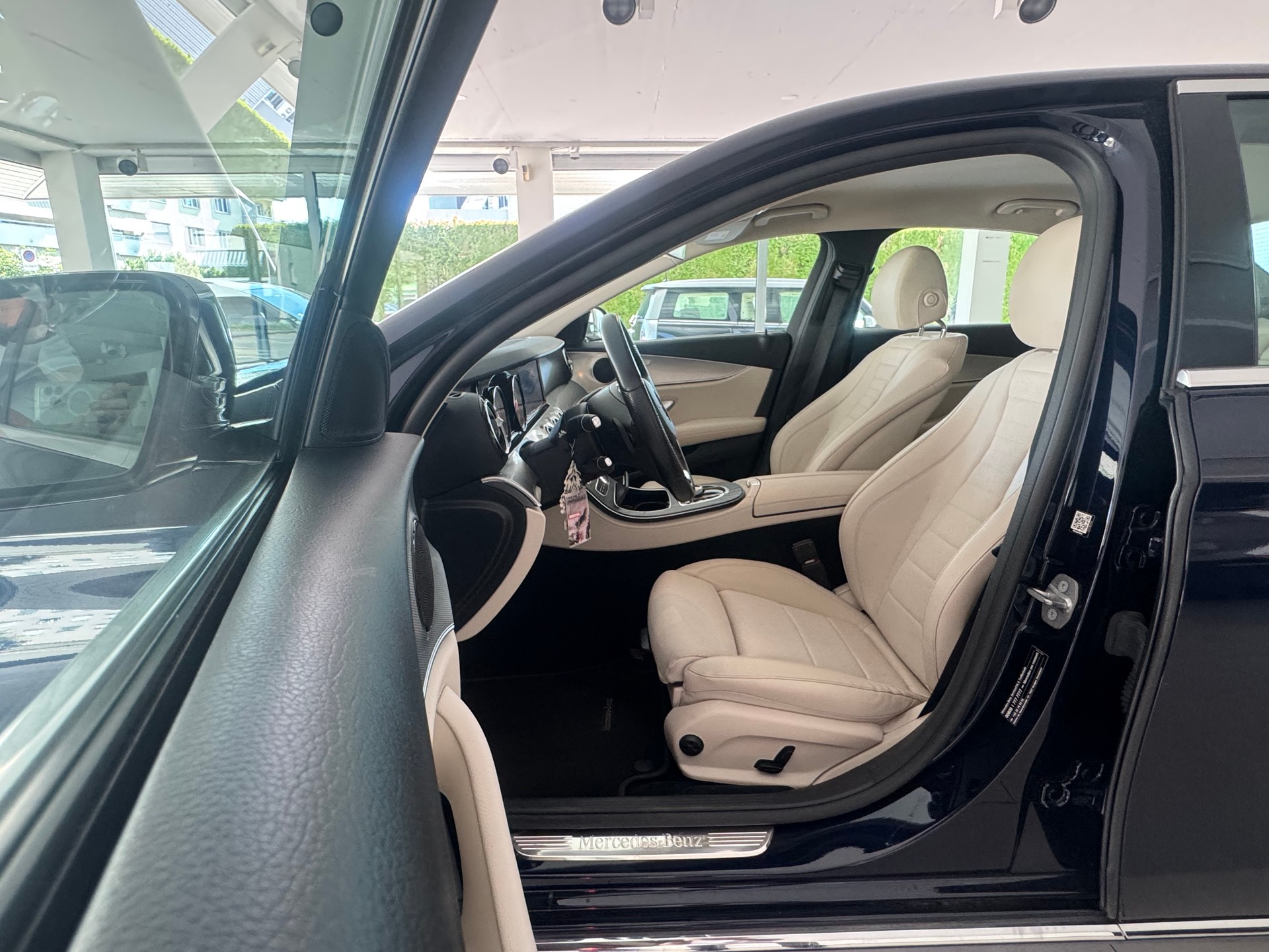 MERCEDES-BENZ E 220 d Exclusive 9G-Tronic-image-9