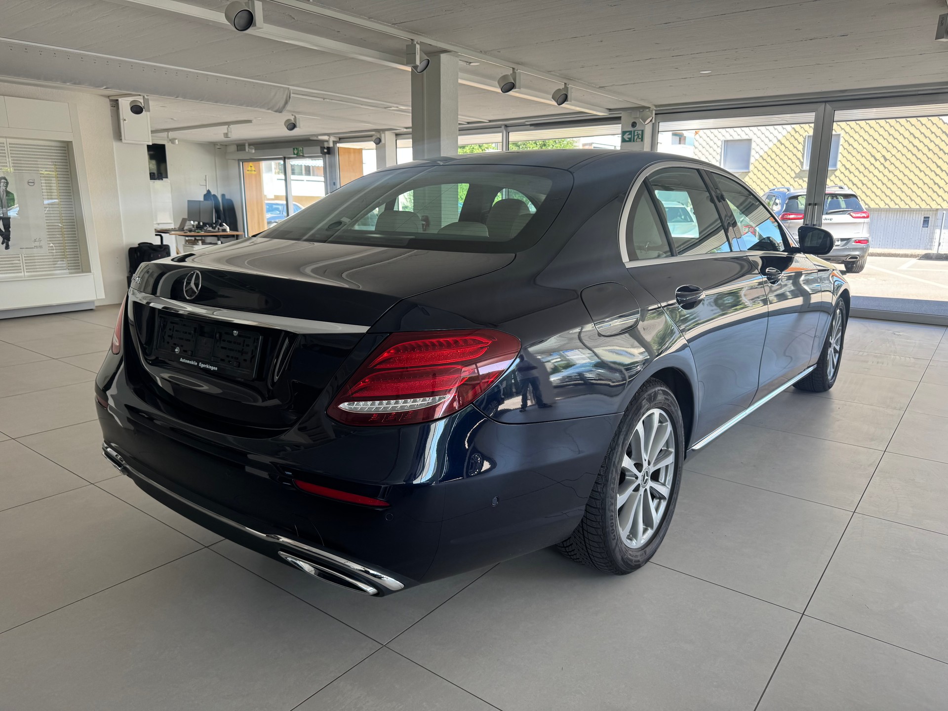 MERCEDES-BENZ E 220 d Exclusive 9G-Tronic-image-5