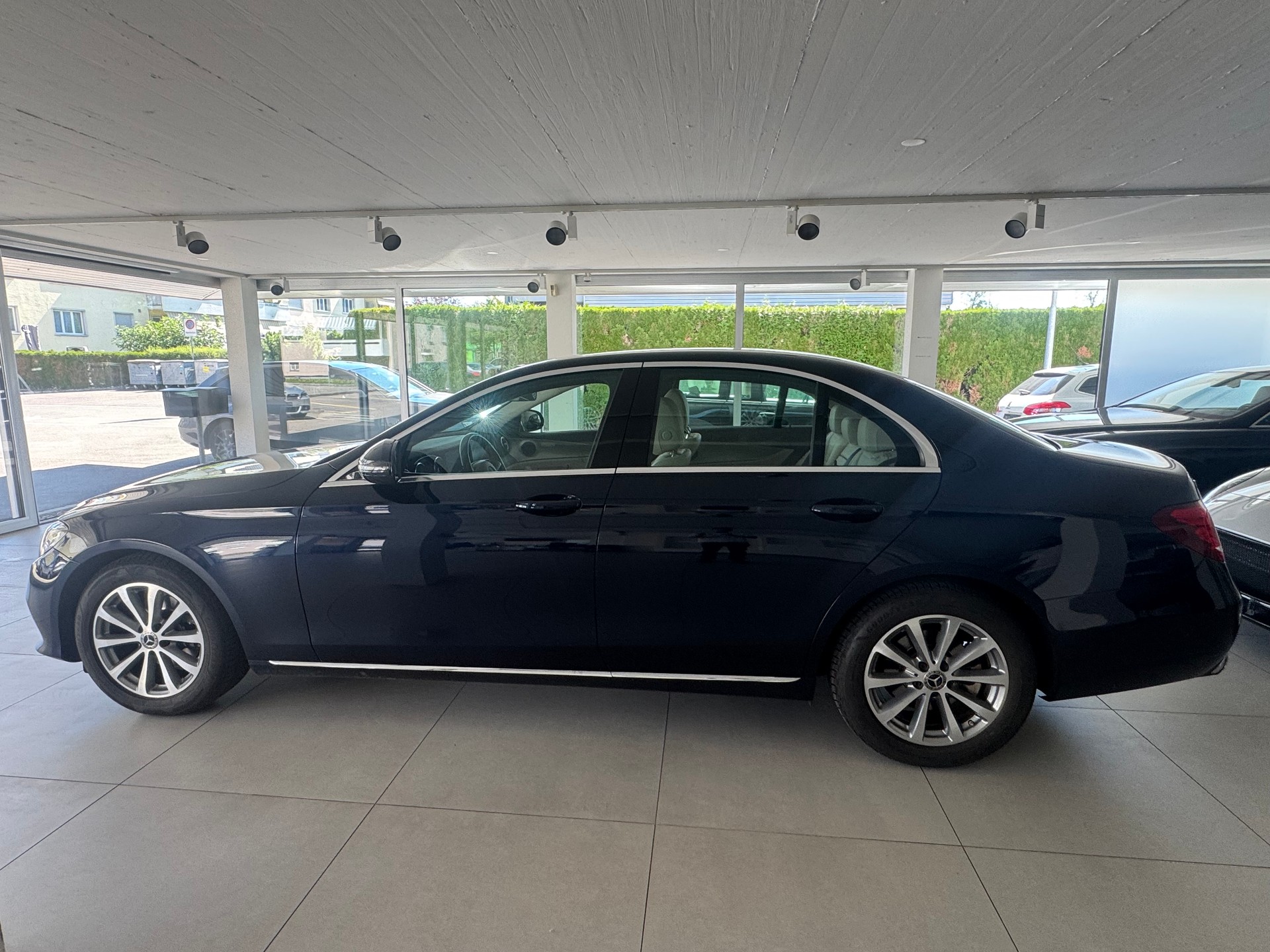 MERCEDES-BENZ E 220 d Exclusive 9G-Tronic-image-4