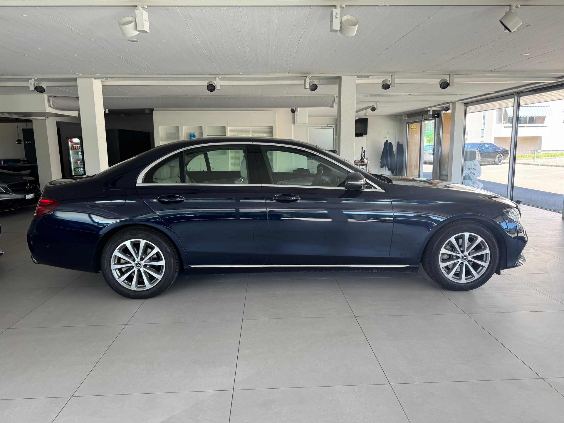 MERCEDES-BENZ E 220 d Exclusive 9G-Tronic-image-3