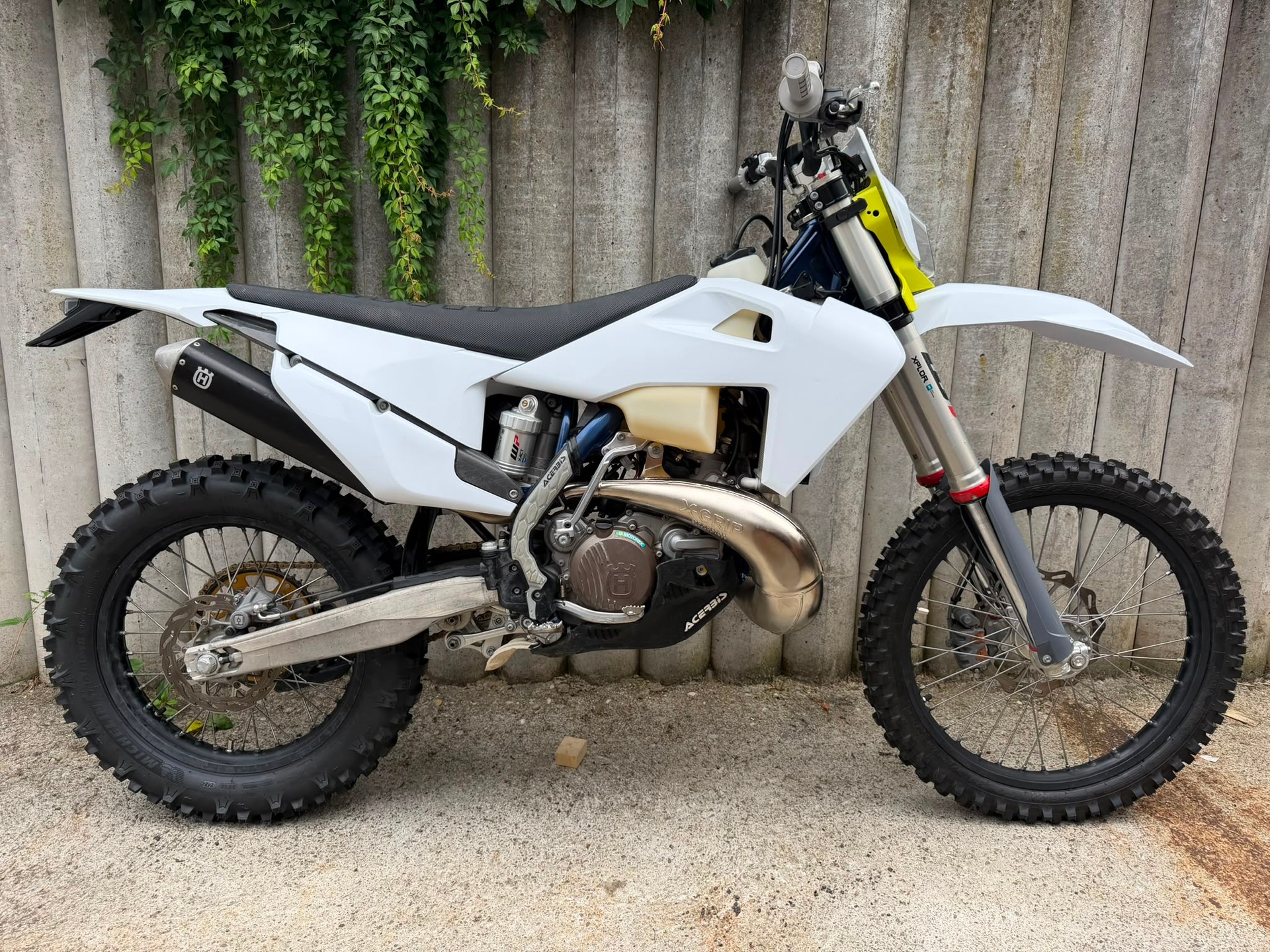 HUSQVARNA 300 i TE 2T Rockstar Edition-image-4