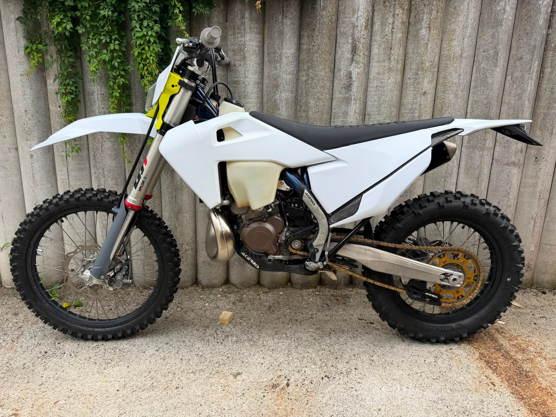 HUSQVARNA 300 i TE 2T Rockstar Edition-image-1