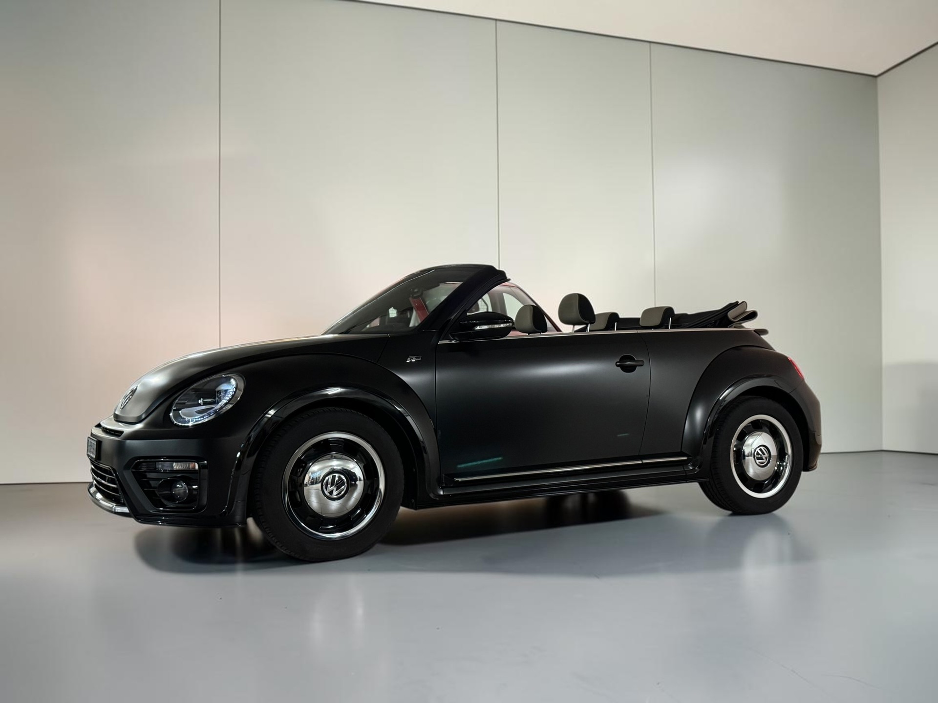 VW Beetle Cabriolet 1.4 TSI BMT R-Line DSG-image-4