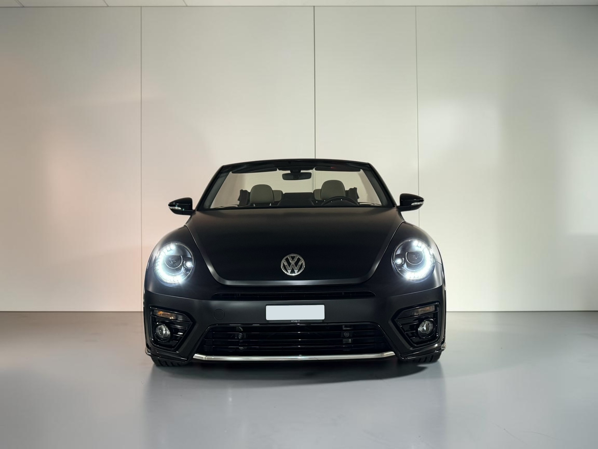 VW Beetle Cabriolet 1.4 TSI BMT R-Line DSG-image-2