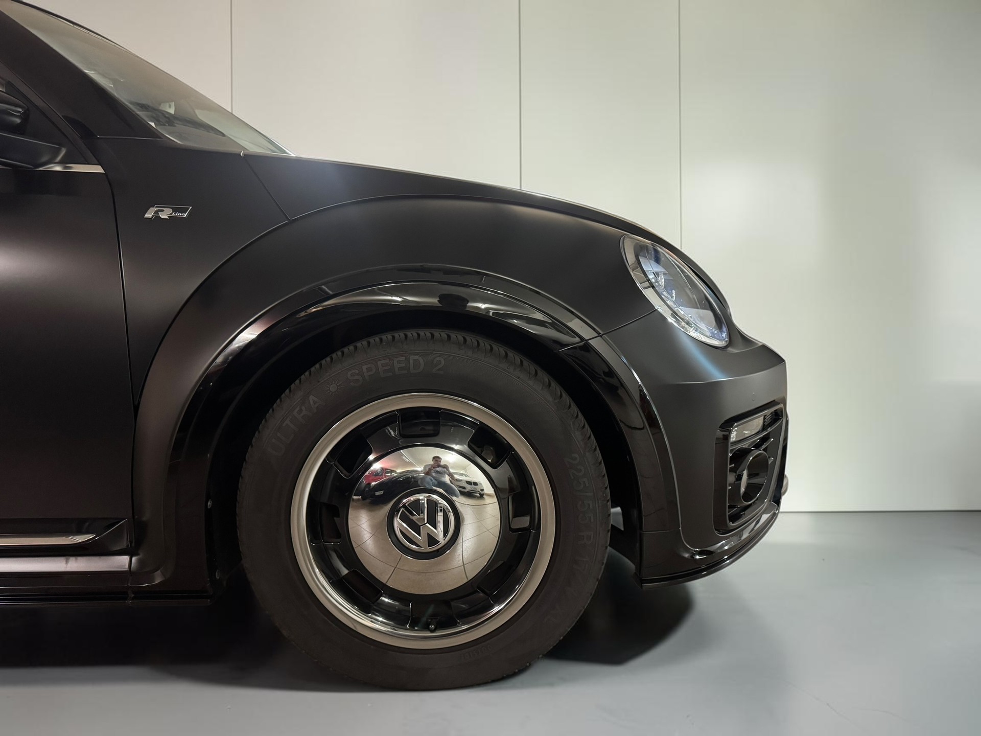 VW Beetle Cabriolet 1.4 TSI BMT R-Line DSG-image-12