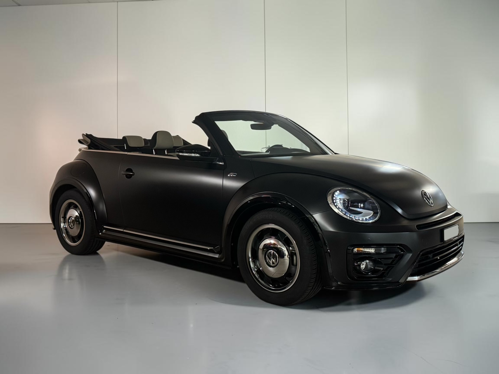VW Beetle Cabriolet 1.4 TSI BMT R-Line DSG-image-3