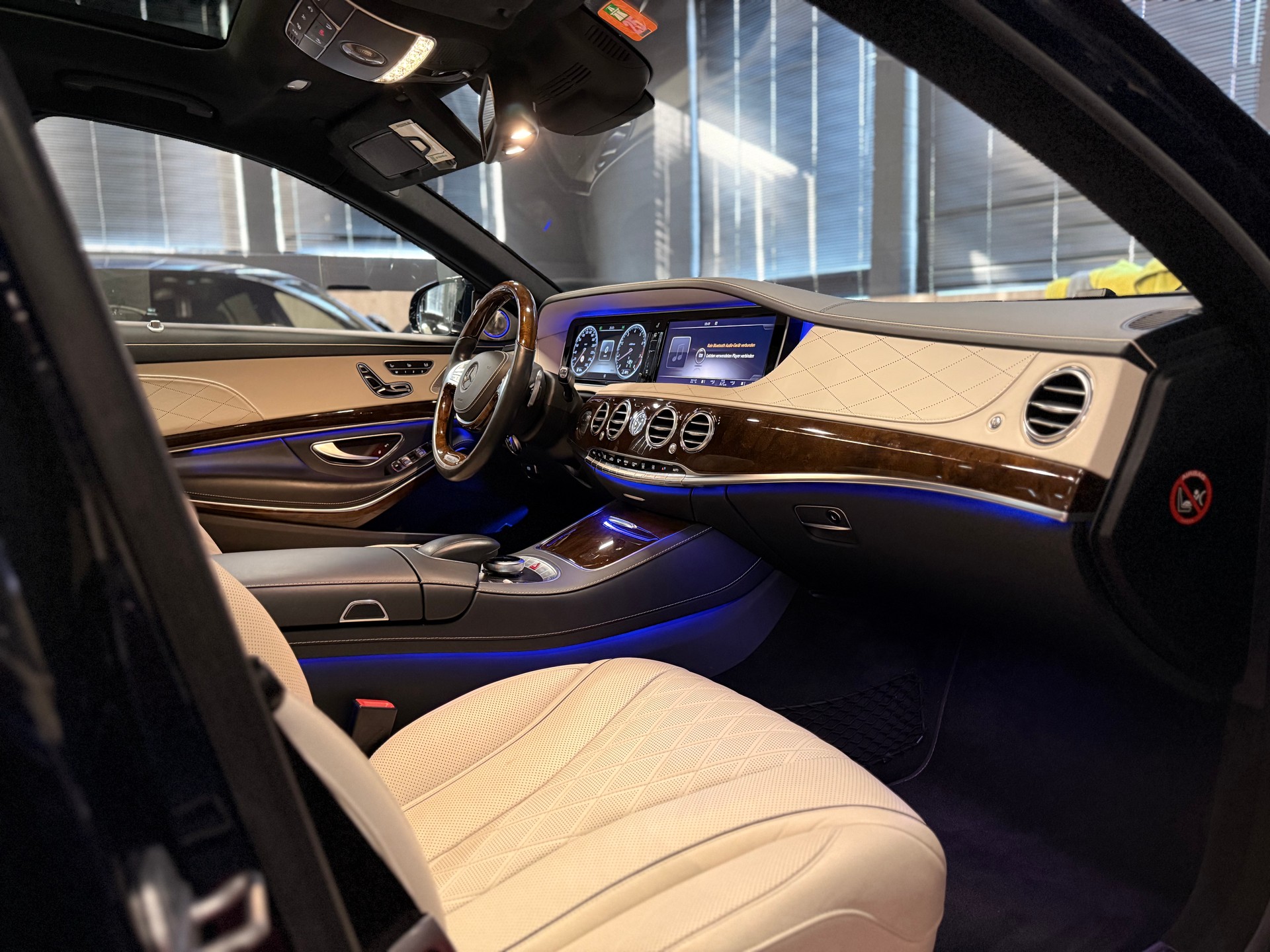 MERCEDES-BENZ S 500 L 4Matic 7G Tronic / ** 1.-Hand / Chauffeur-Paket / Burmester 3D - VOLLAUSSTATTUNG **-image-13