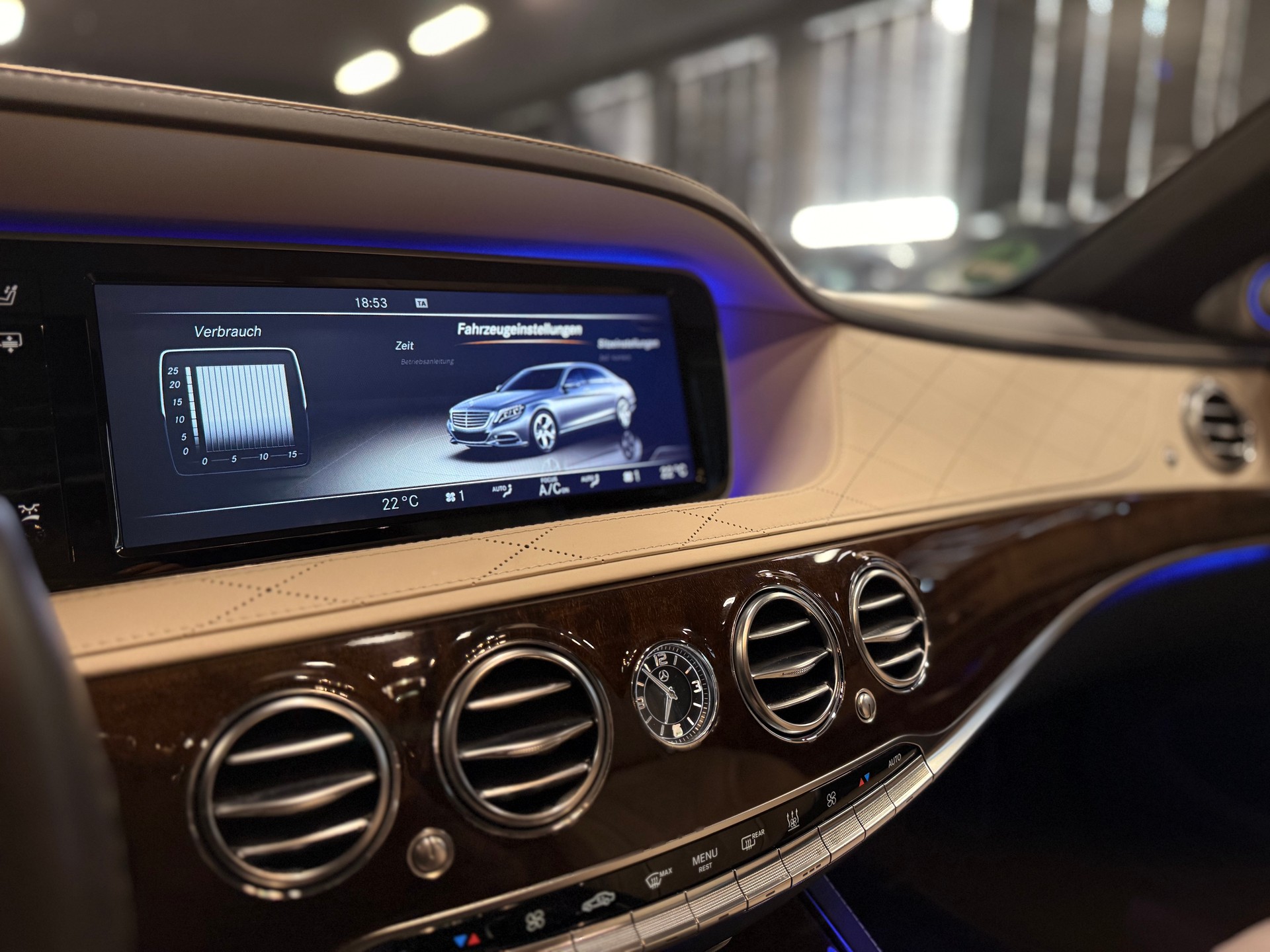 MERCEDES-BENZ S 500 L 4Matic 7G Tronic / ** 1.-Hand / Chauffeur-Paket / Burmester 3D - VOLLAUSSTATTUNG **-image-17