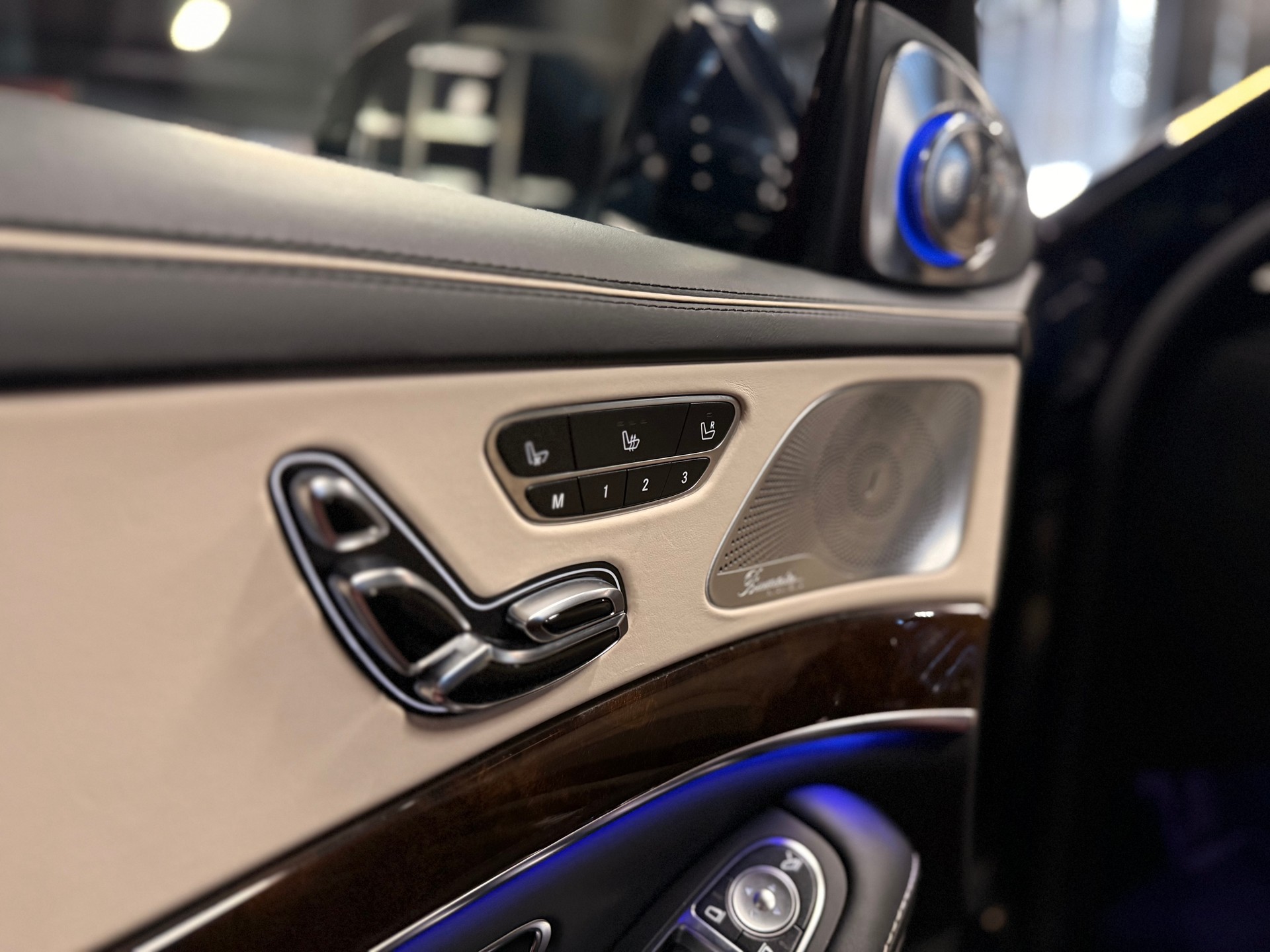 MERCEDES-BENZ S 500 L 4Matic 7G Tronic / ** 1.-Hand / Chauffeur-Paket / Burmester 3D - VOLLAUSSTATTUNG **-image-19