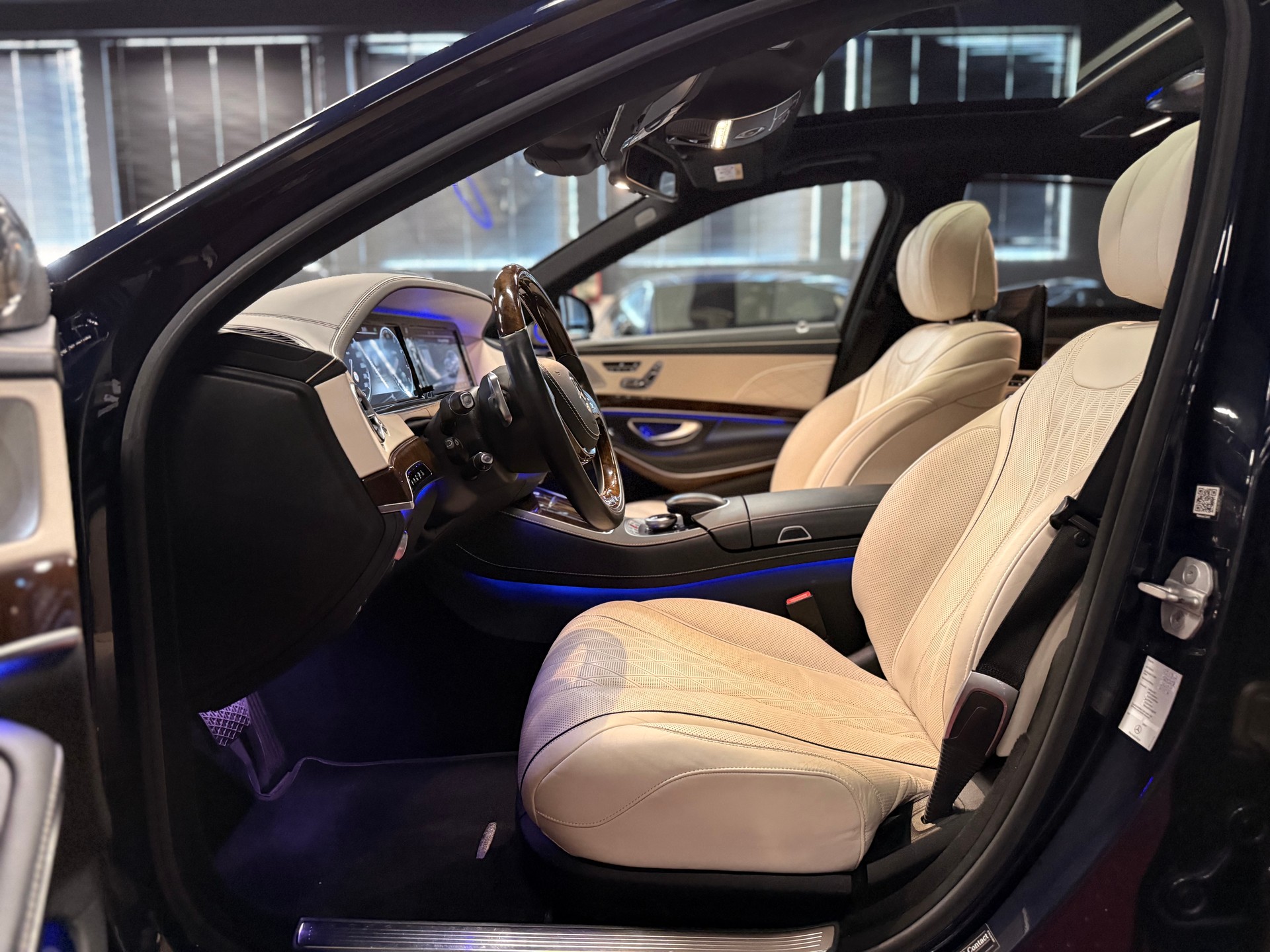 MERCEDES-BENZ S 500 L 4Matic 7G Tronic / ** 1.-Hand / Chauffeur-Paket / Burmester 3D - VOLLAUSSTATTUNG **-image-12