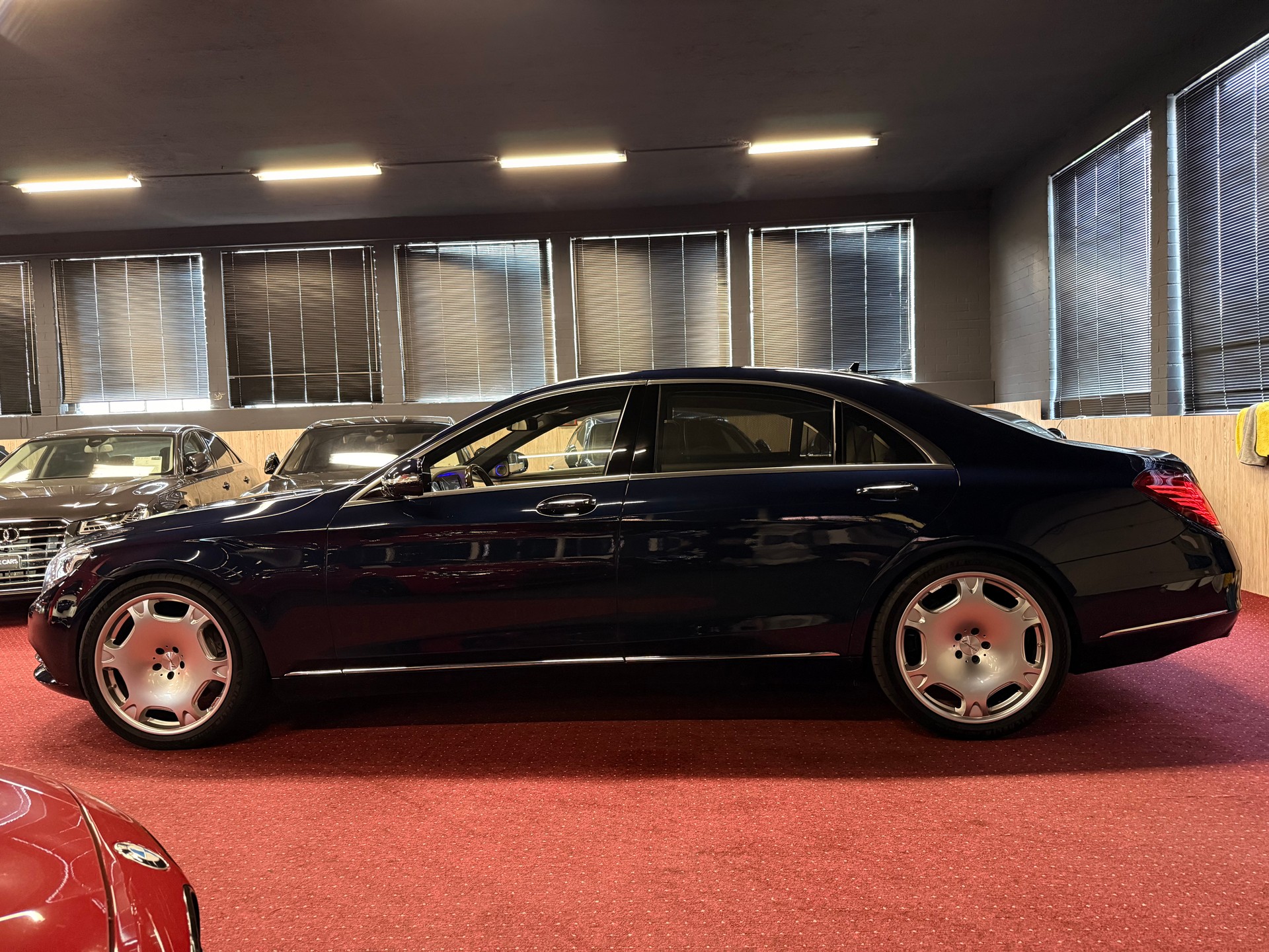 MERCEDES-BENZ S 500 L 4Matic 7G Tronic / ** 1.-Hand / Chauffeur-Paket / Burmester 3D - VOLLAUSSTATTUNG **-image-10