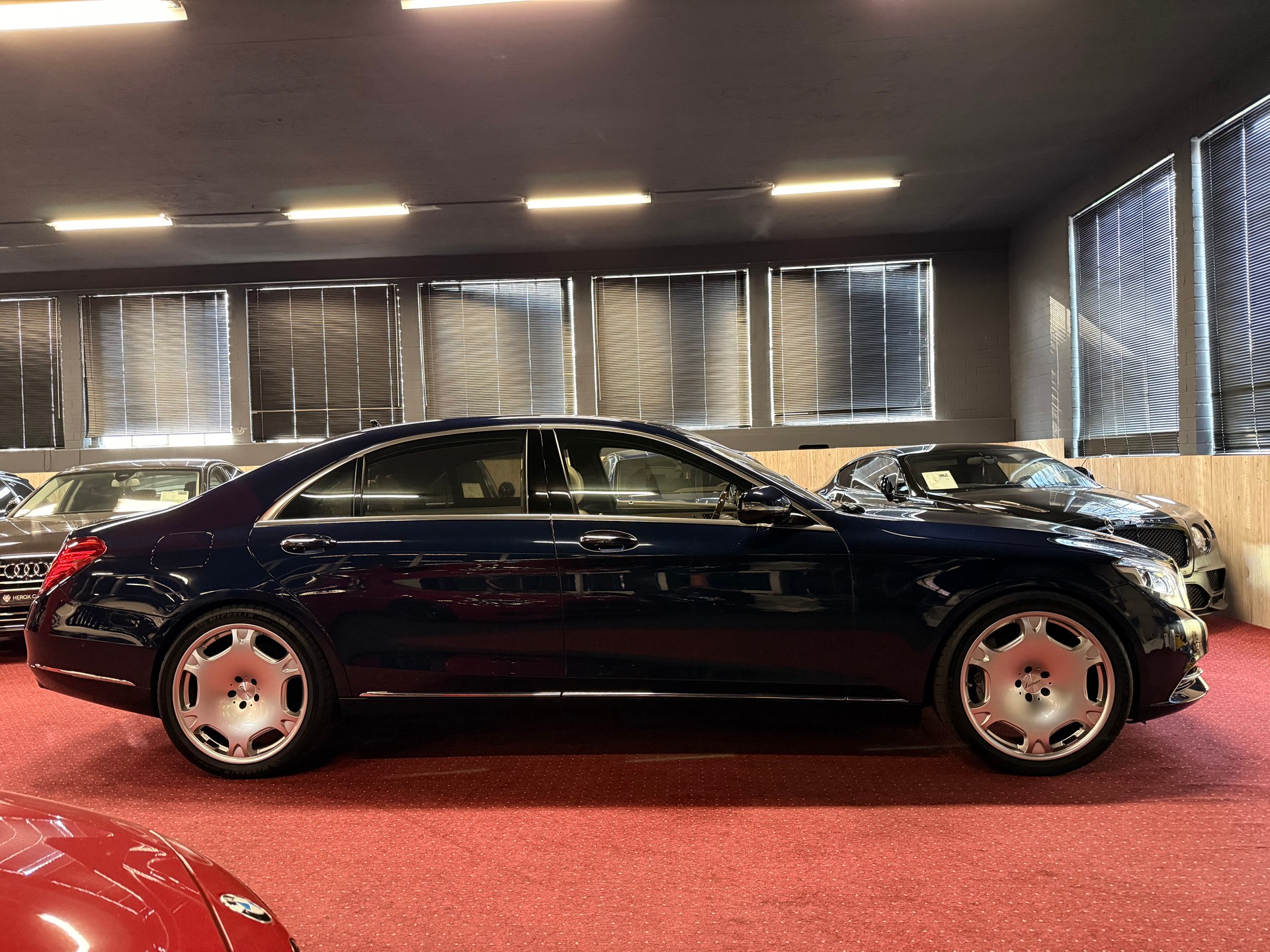 MERCEDES-BENZ S 500 L 4Matic 7G Tronic / ** 1.-Hand / Chauffeur-Paket / Burmester 3D - VOLLAUSSTATTUNG **-image-4