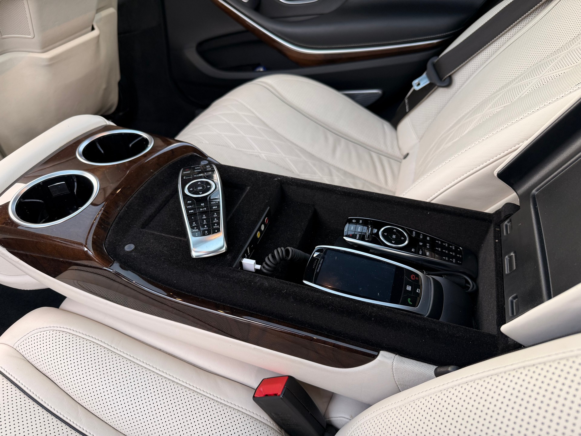 MERCEDES-BENZ S 500 L 4Matic 7G Tronic / ** 1.-Hand / Chauffeur-Paket / Burmester 3D - VOLLAUSSTATTUNG **-image-31