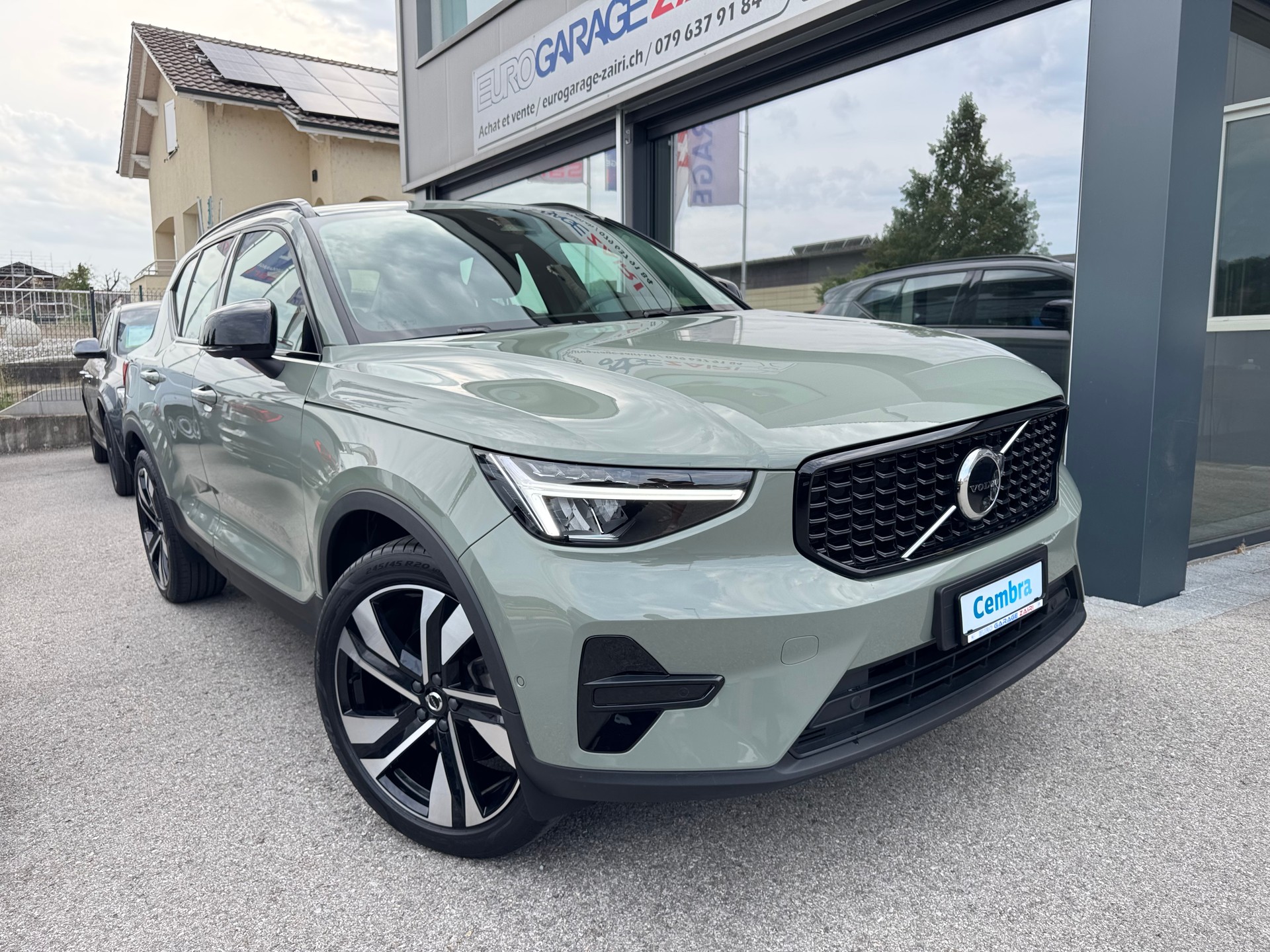 VOLVO XC40 B4 Benzin Mild Hybrid AWD Plus Dark DCT-image-0