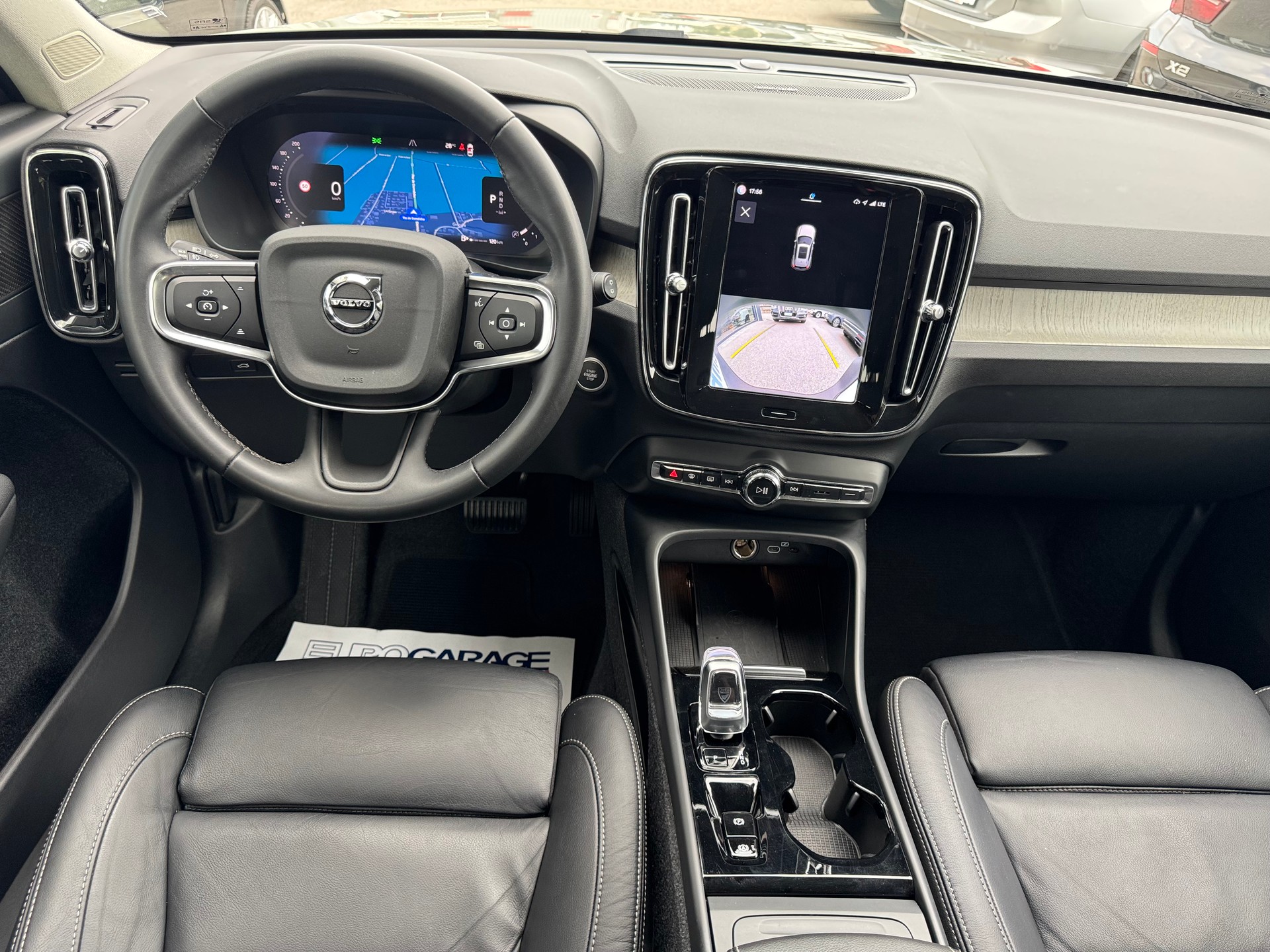VOLVO XC40 B4 Benzin Mild Hybrid AWD Plus Dark DCT-image-3