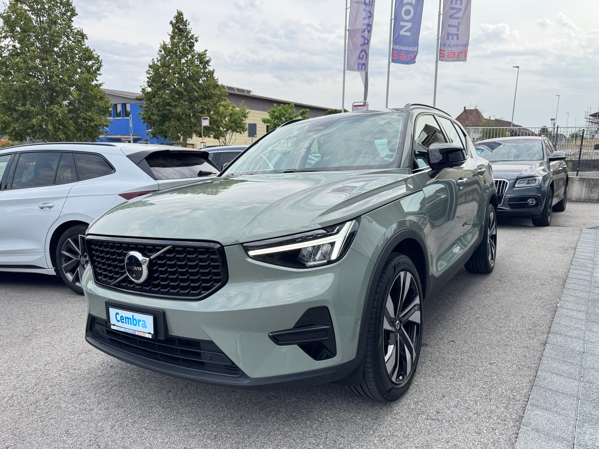 VOLVO XC40 B4 Benzin Mild Hybrid AWD Plus Dark DCT-image-9