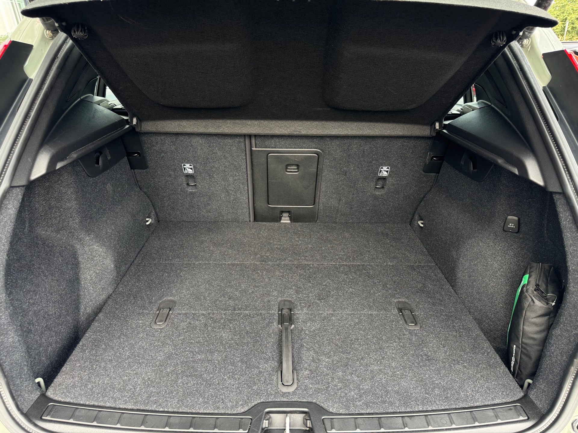 VOLVO XC40 B4 Benzin Mild Hybrid AWD Plus Dark DCT-image-7