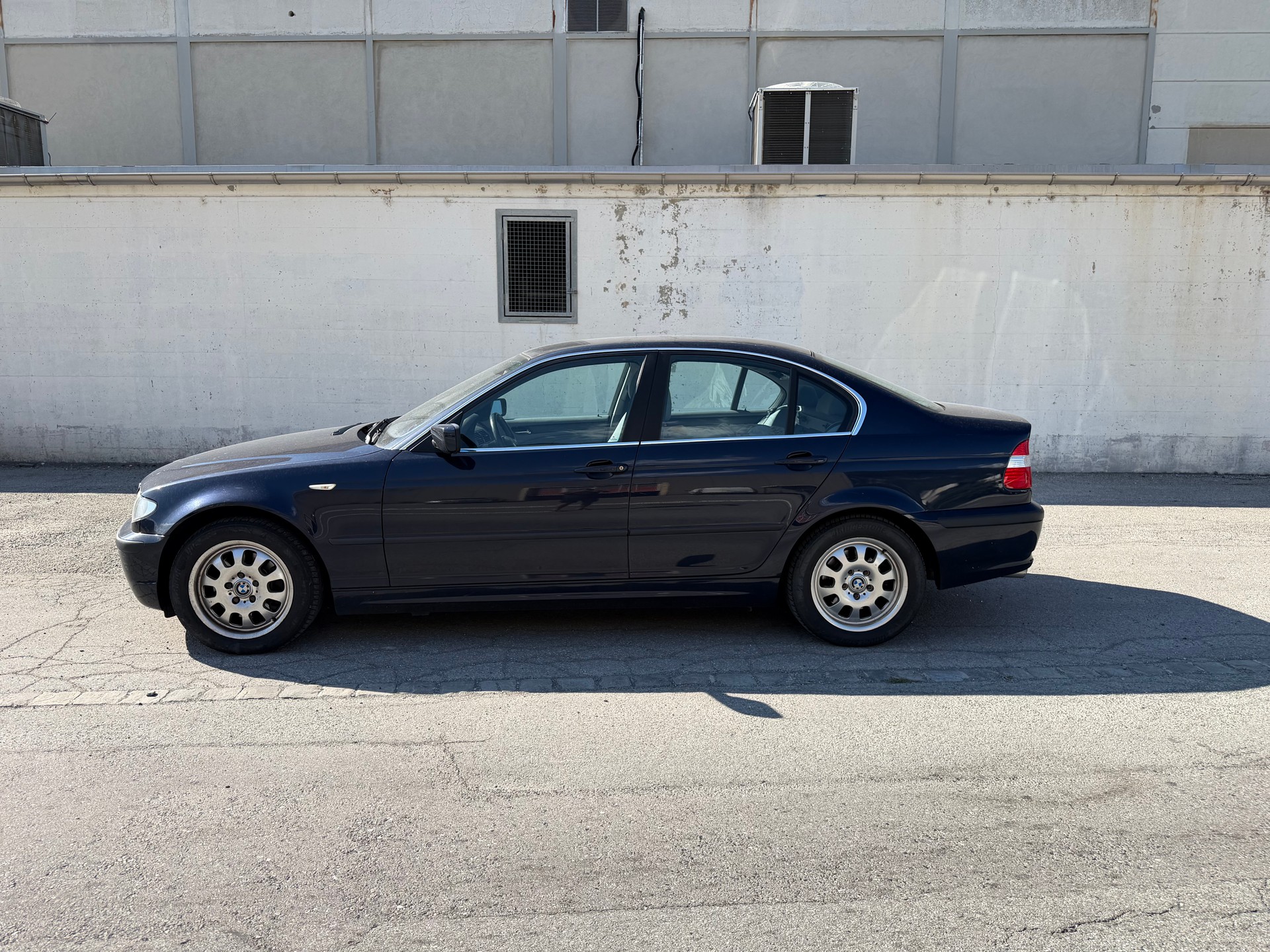 BMW 325xi-image-1