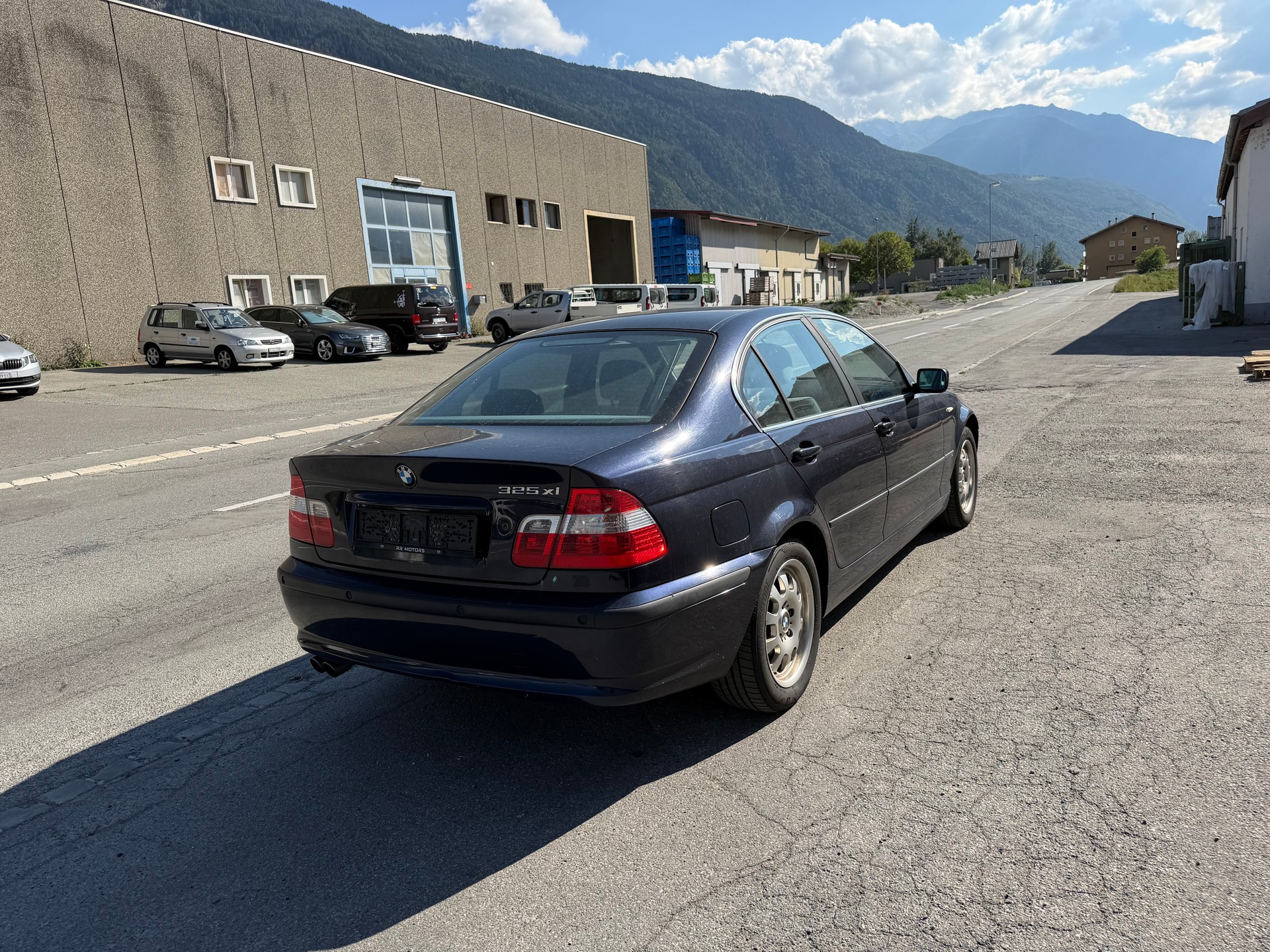 BMW 325xi-image-3