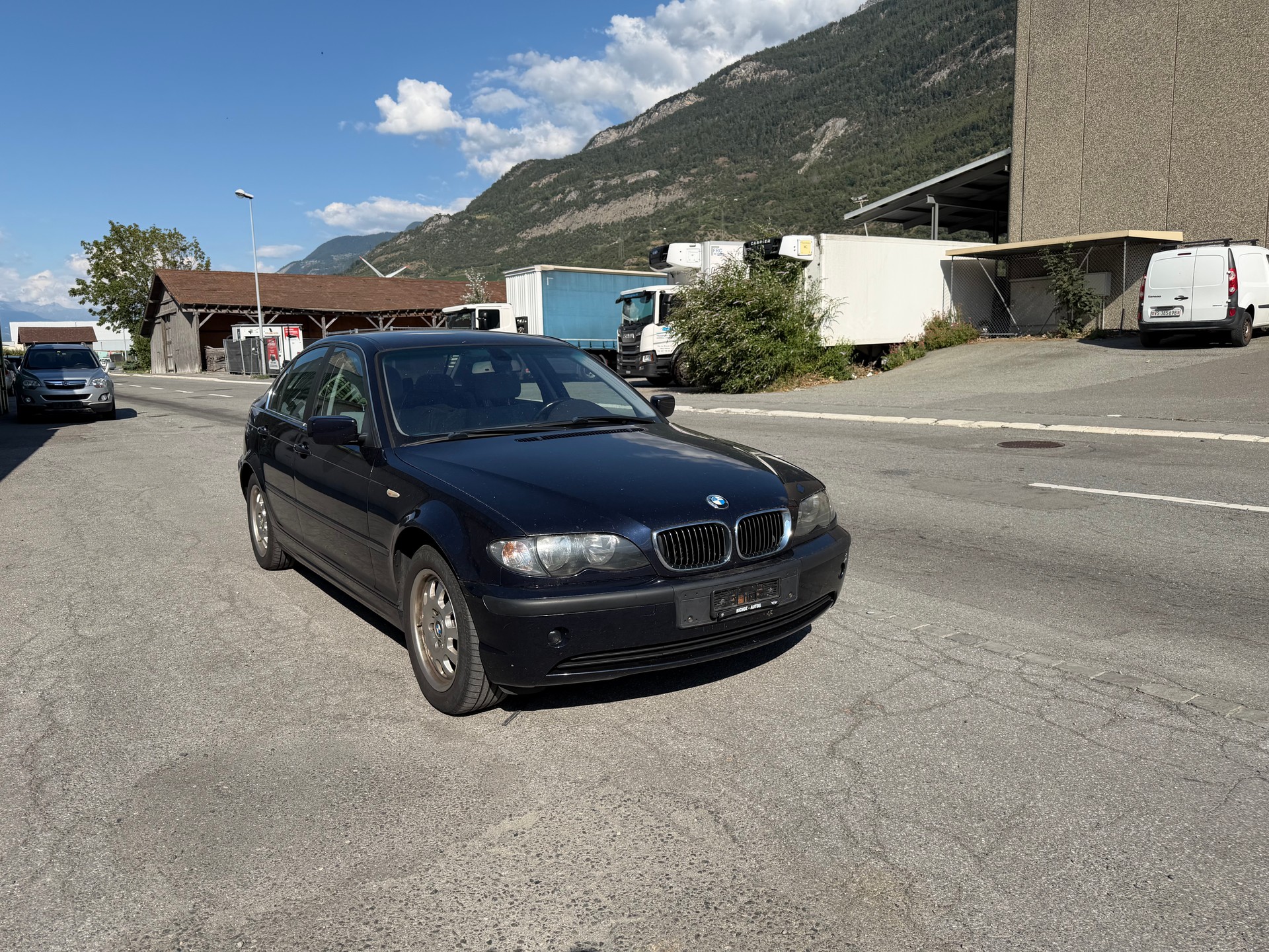 BMW 325xi-image-5