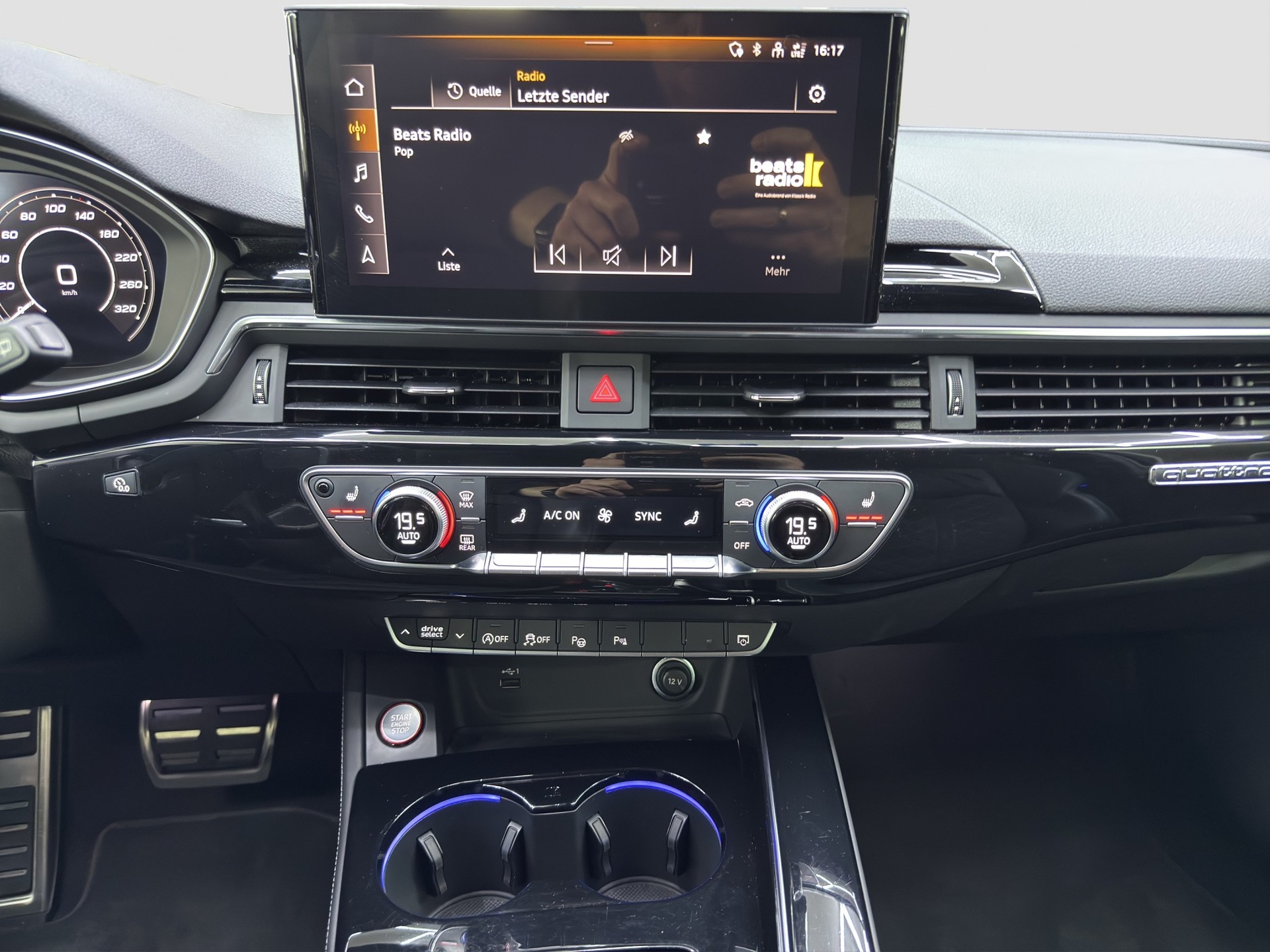 AUDI RS4 Avant quattro tiptronic-image-8