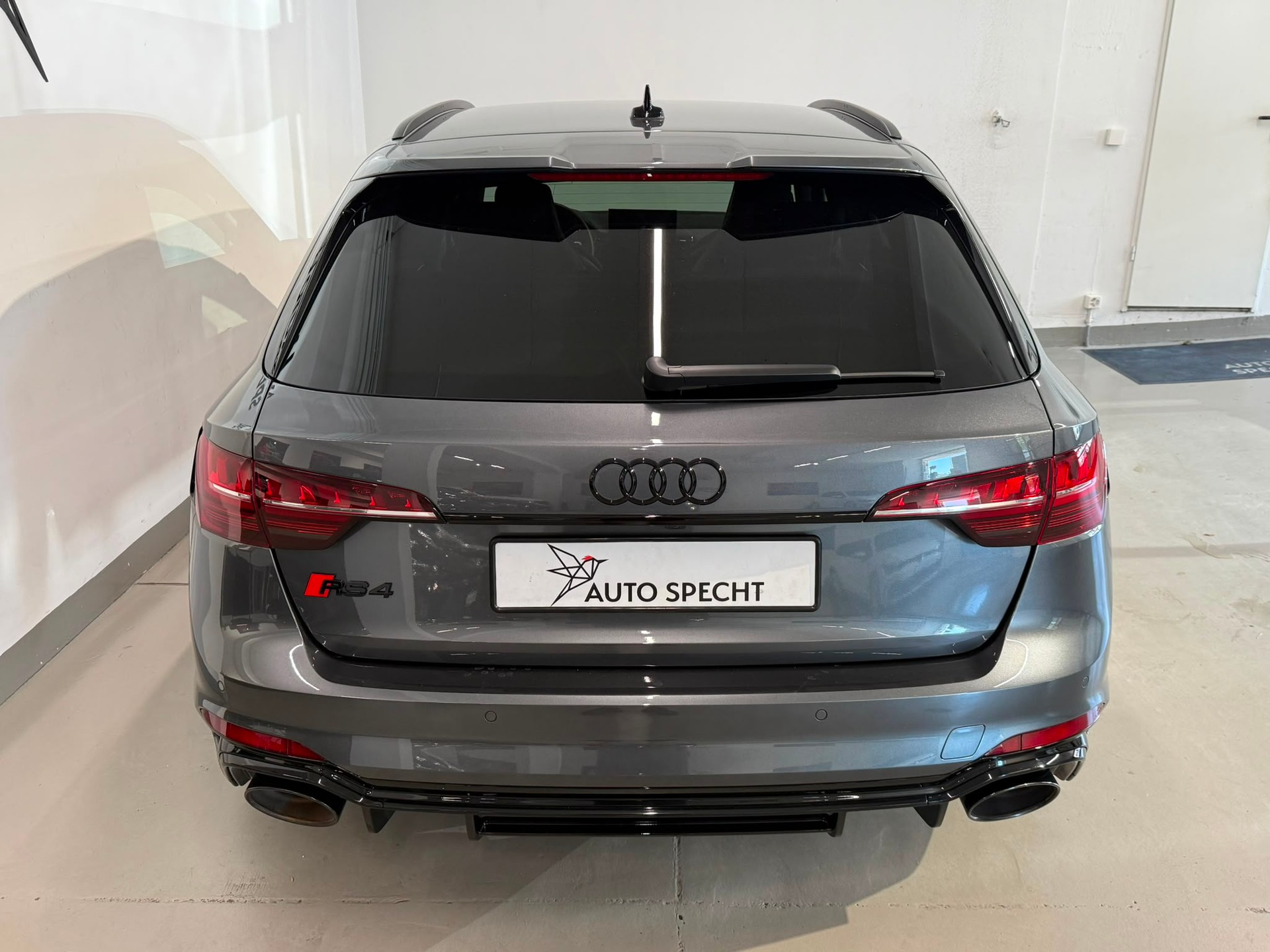AUDI RS4 Avant quattro tiptronic-image-6