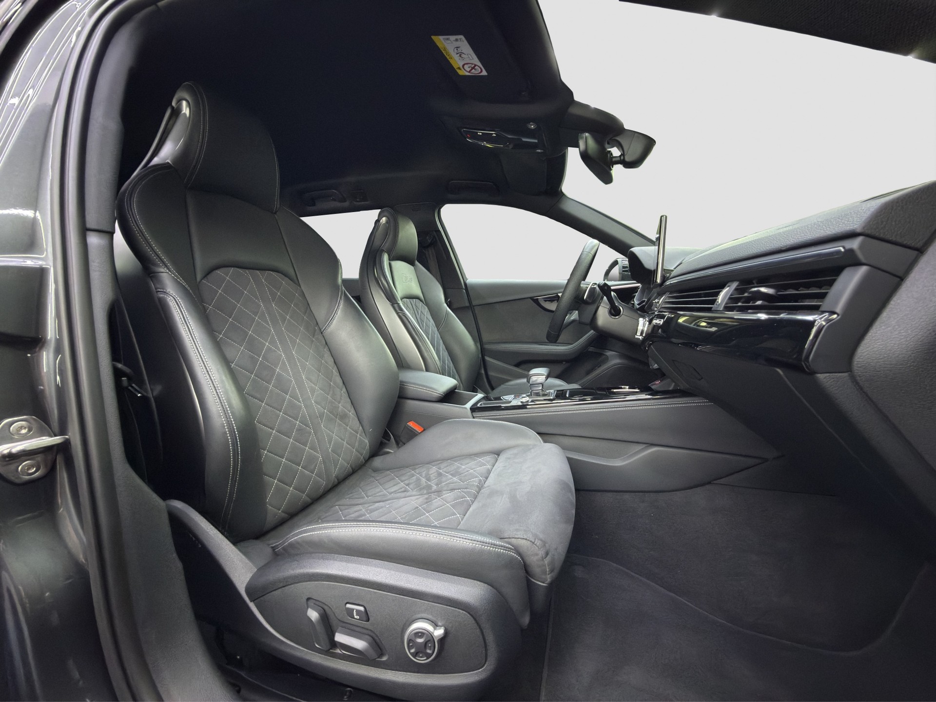 AUDI RS4 Avant quattro tiptronic-image-13