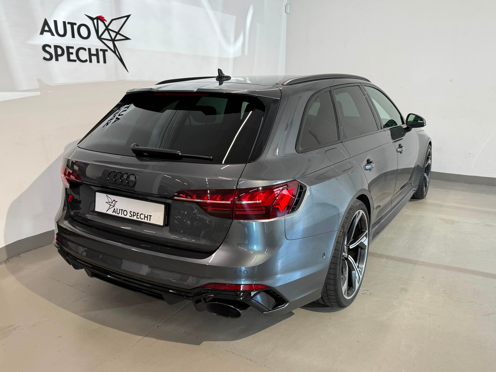 AUDI RS4 Avant quattro tiptronic-image-5