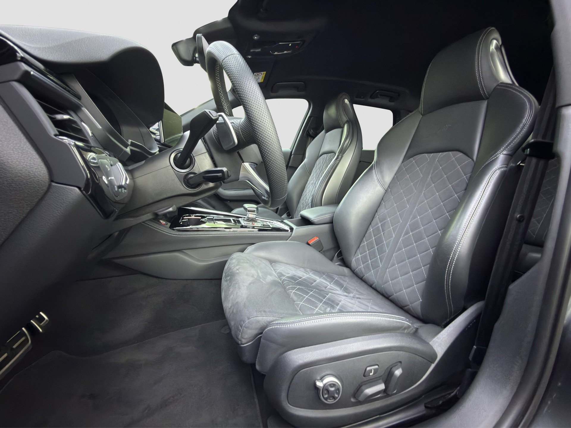AUDI RS4 Avant quattro tiptronic-image-11