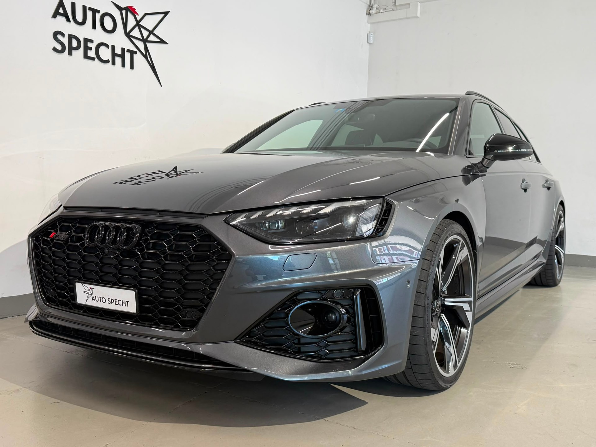 AUDI RS4 Avant quattro tiptronic-image-1