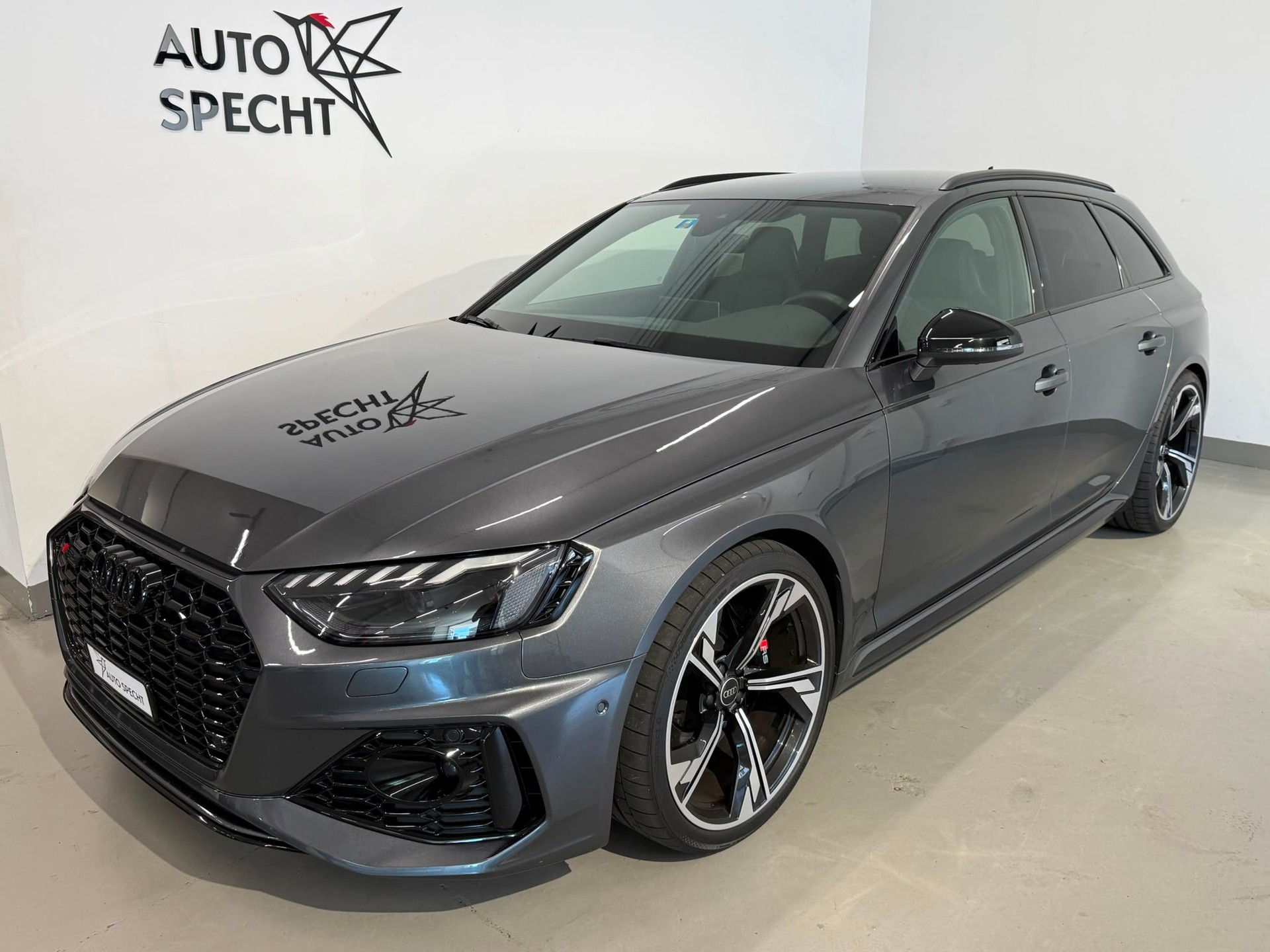 AUDI RS4 Avant quattro tiptronic-image-2