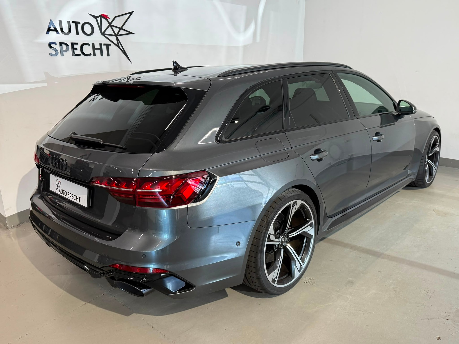 AUDI RS4 Avant quattro tiptronic-image-4