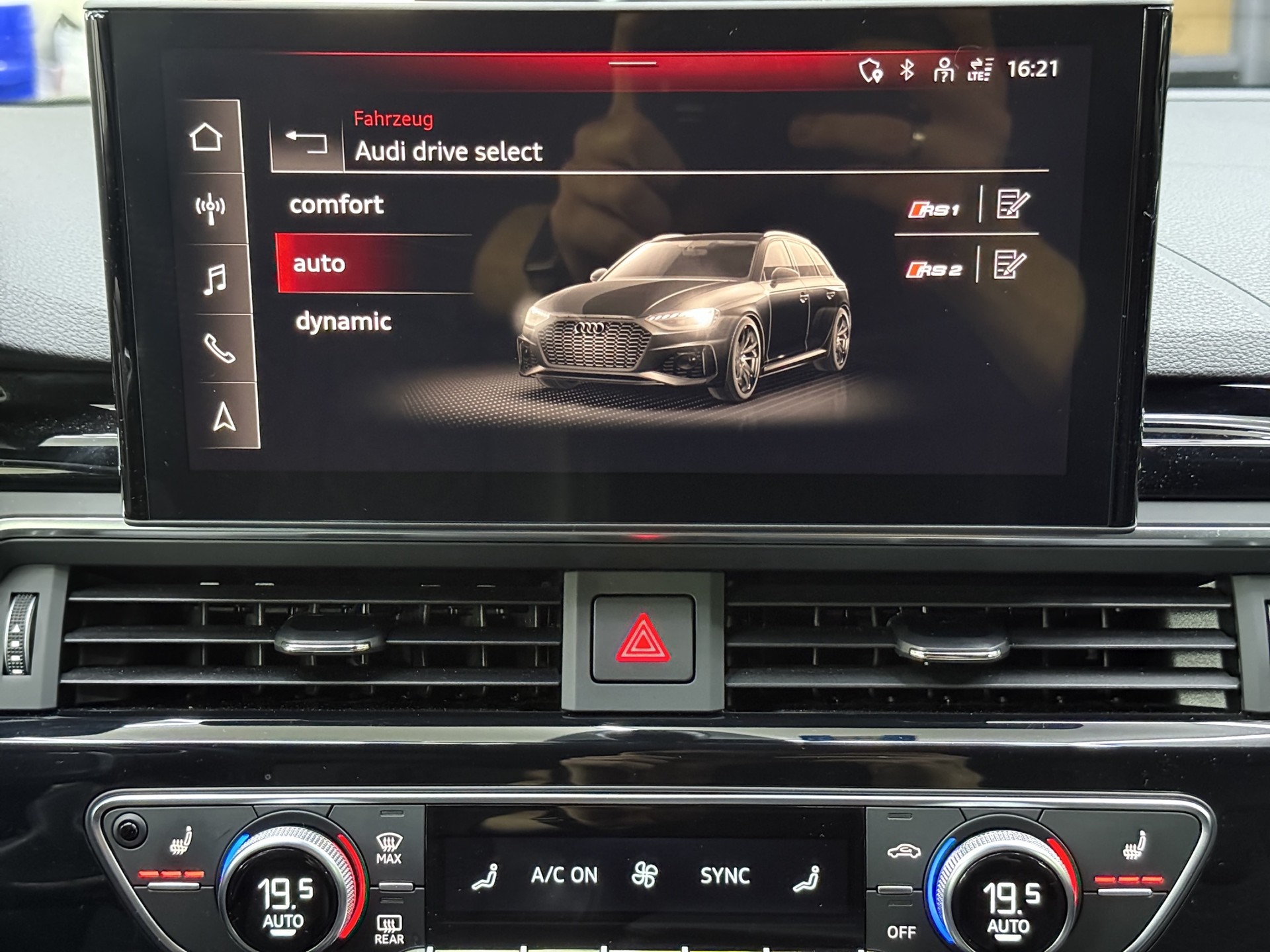 AUDI RS4 Avant quattro tiptronic-image-28